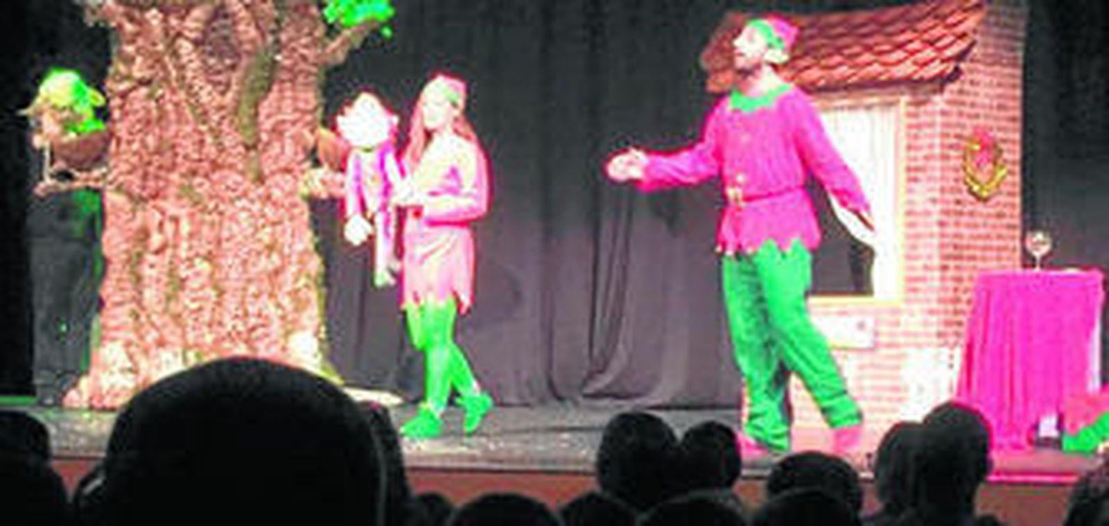 Un momento de la obra de teatro de Puppets Marionetas.