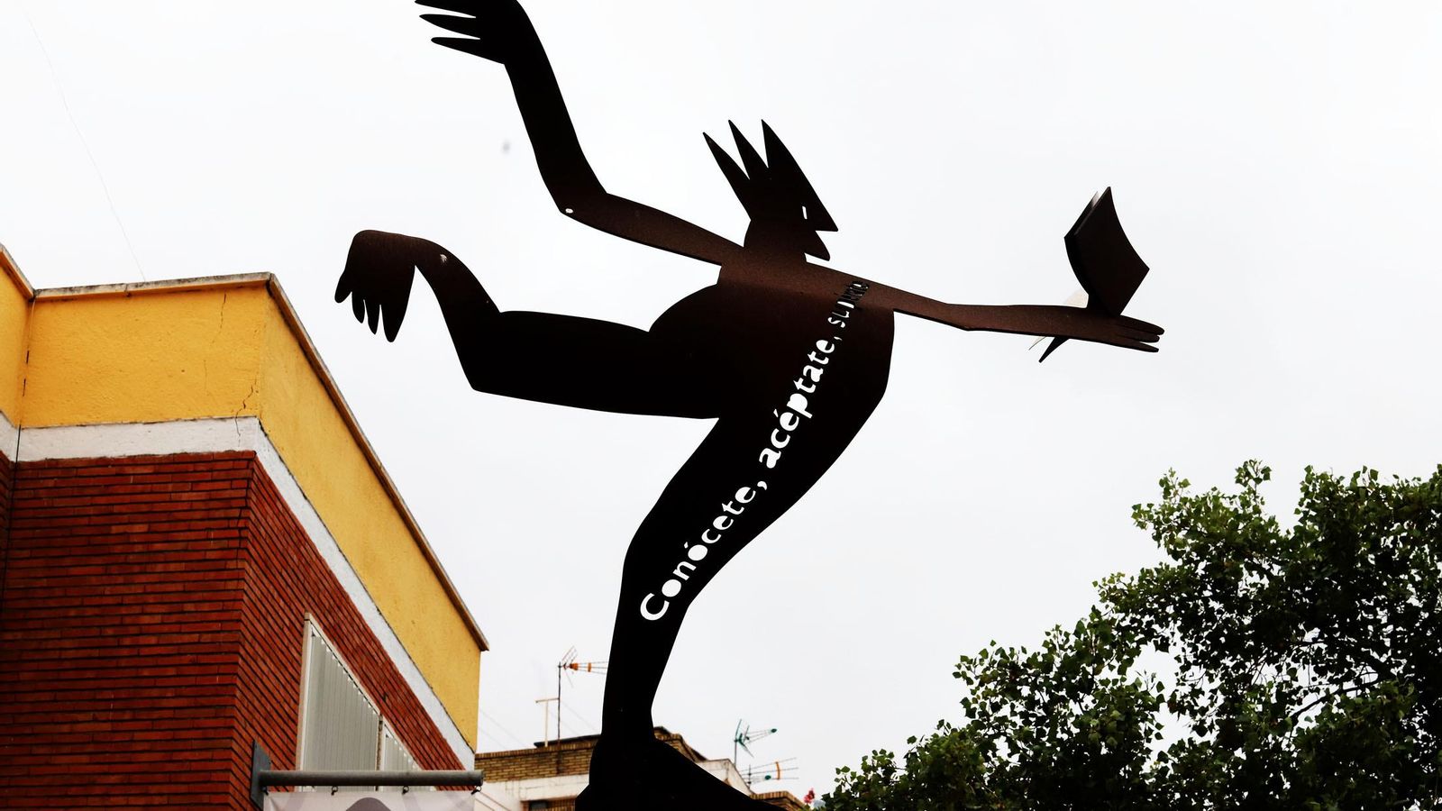 Estatua de Juan Carlos Castro Crespo del 40 aniversario del Femenino.