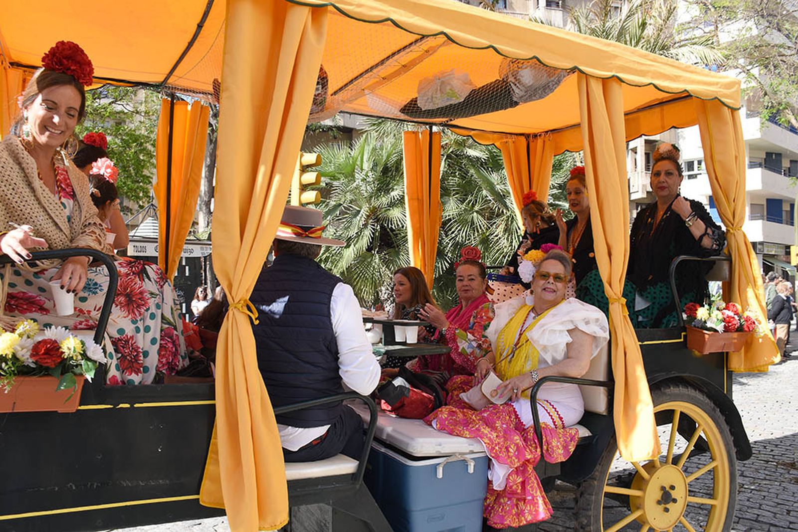 Las mejores imágenes de los peregrinos en la salida de Emigrantes