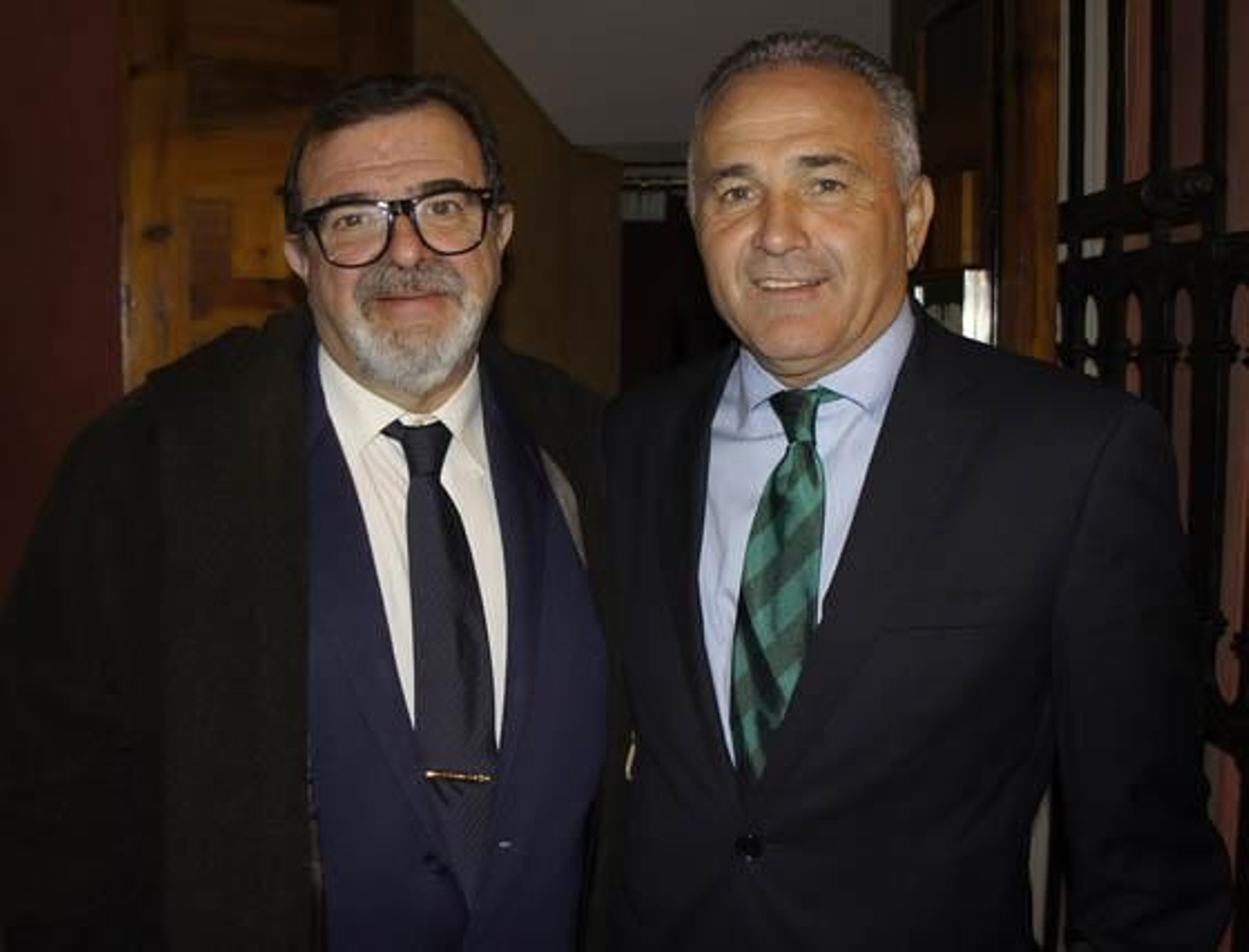El expresidente de la Junta de Andalucía José Rodríguez de la Borbolla y Rafael Gordillo, presidente de la Fundación Real Betis Balompié.

Foto: Victoria Ramírez