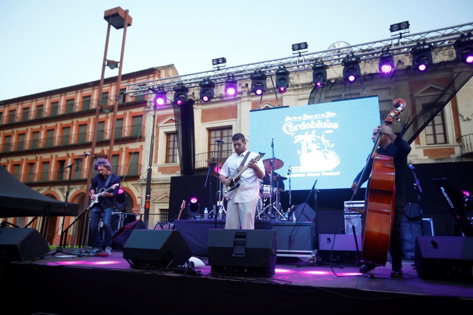 Los primeros conciertos del Cordoblues Festival en La Corredera de Córdoba, en imágenes