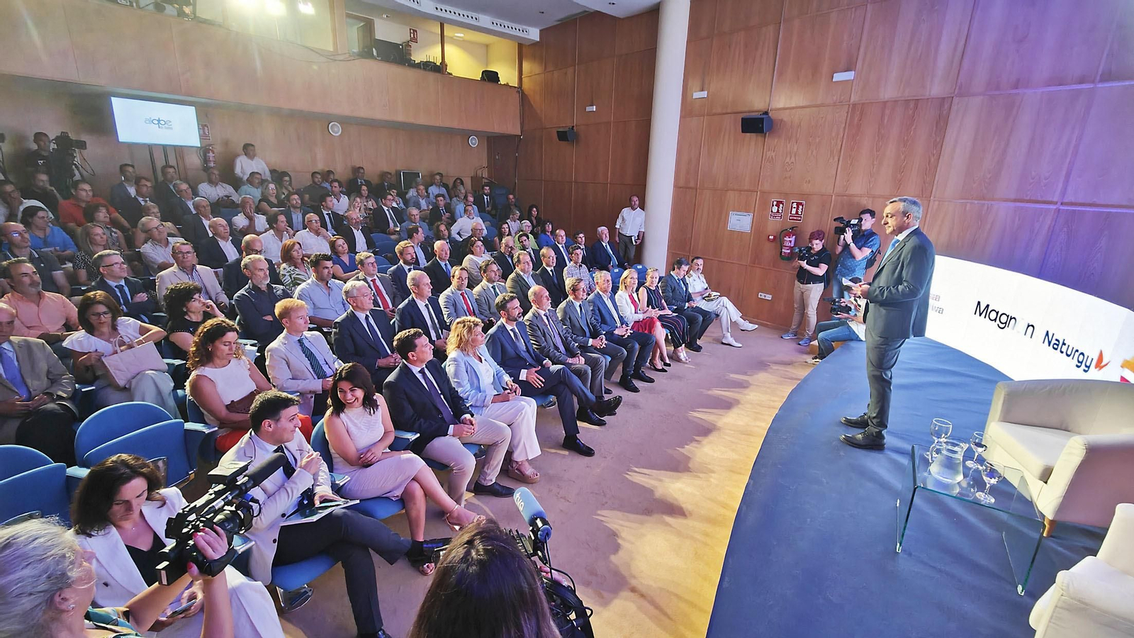 Imágenes de la Presentación de la memoria anual de la Asociación de Industrias Químicas, Básicas y Energéticas de Huelva (Aiqbe)