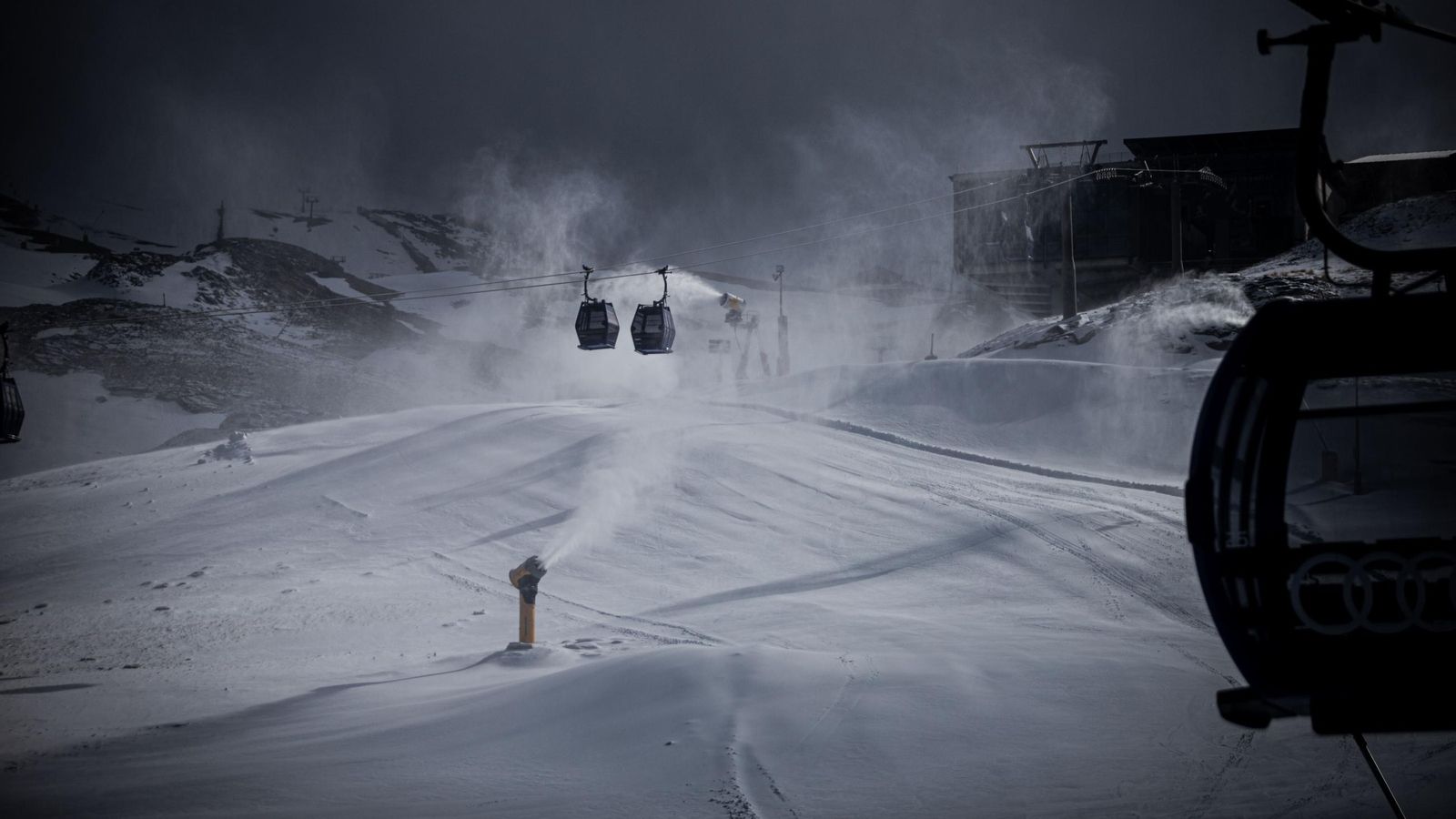 Trabajos de acondionamiento para la inminente apertura de Sierra Nevada