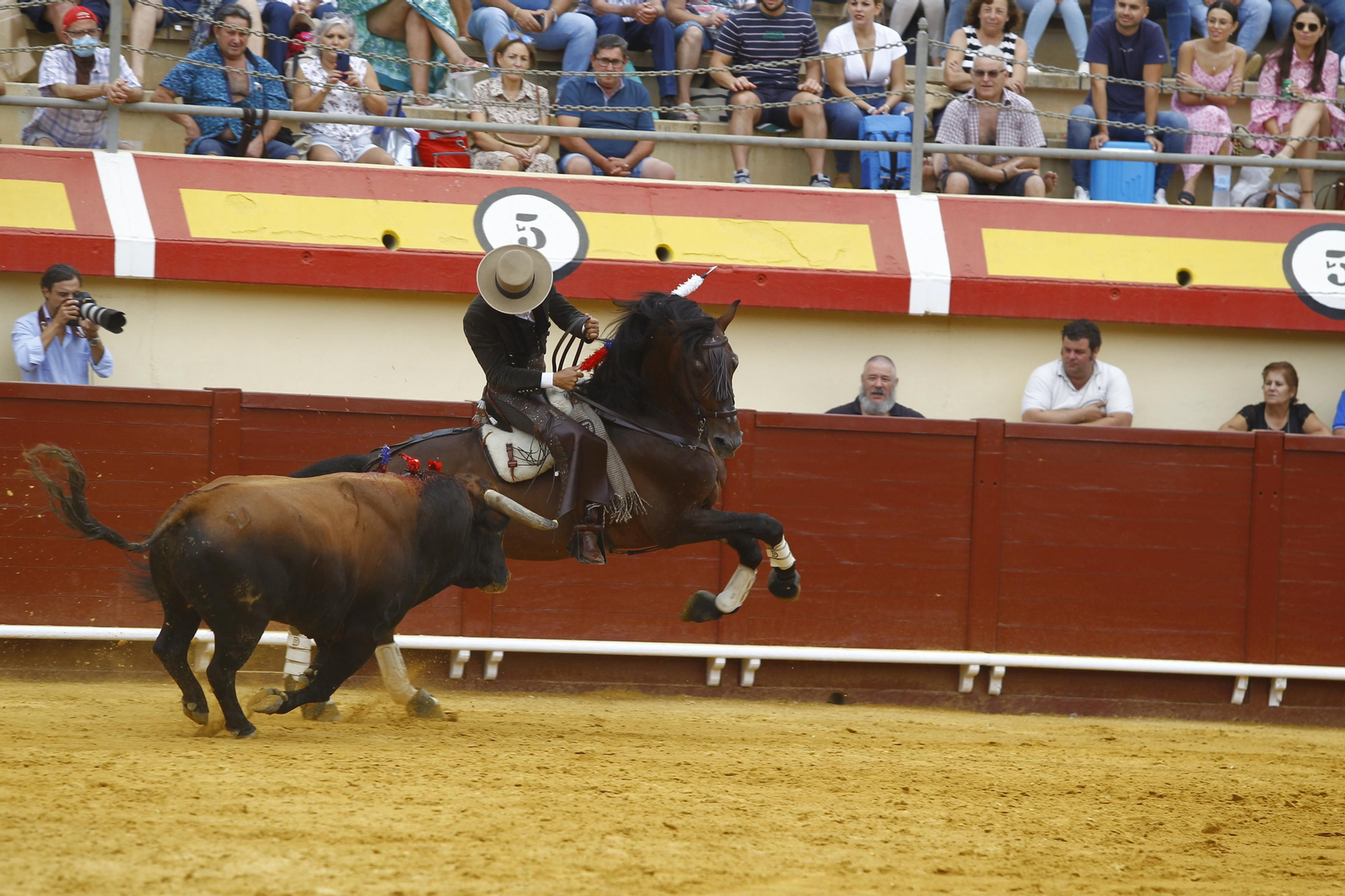 Imágenes de la corrida de rejones en la Feria taurina de Vera 2022
