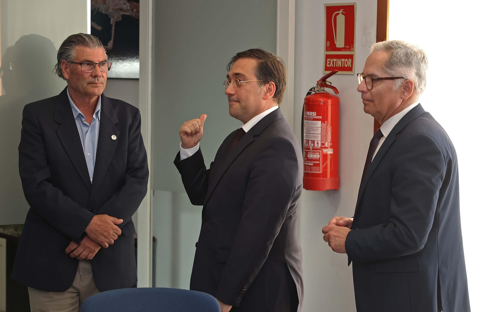 La reunión sobre el Brexit entre los alcaldes de la comarca y el ministro de Exteriores José Manuel Albares, en imágenes