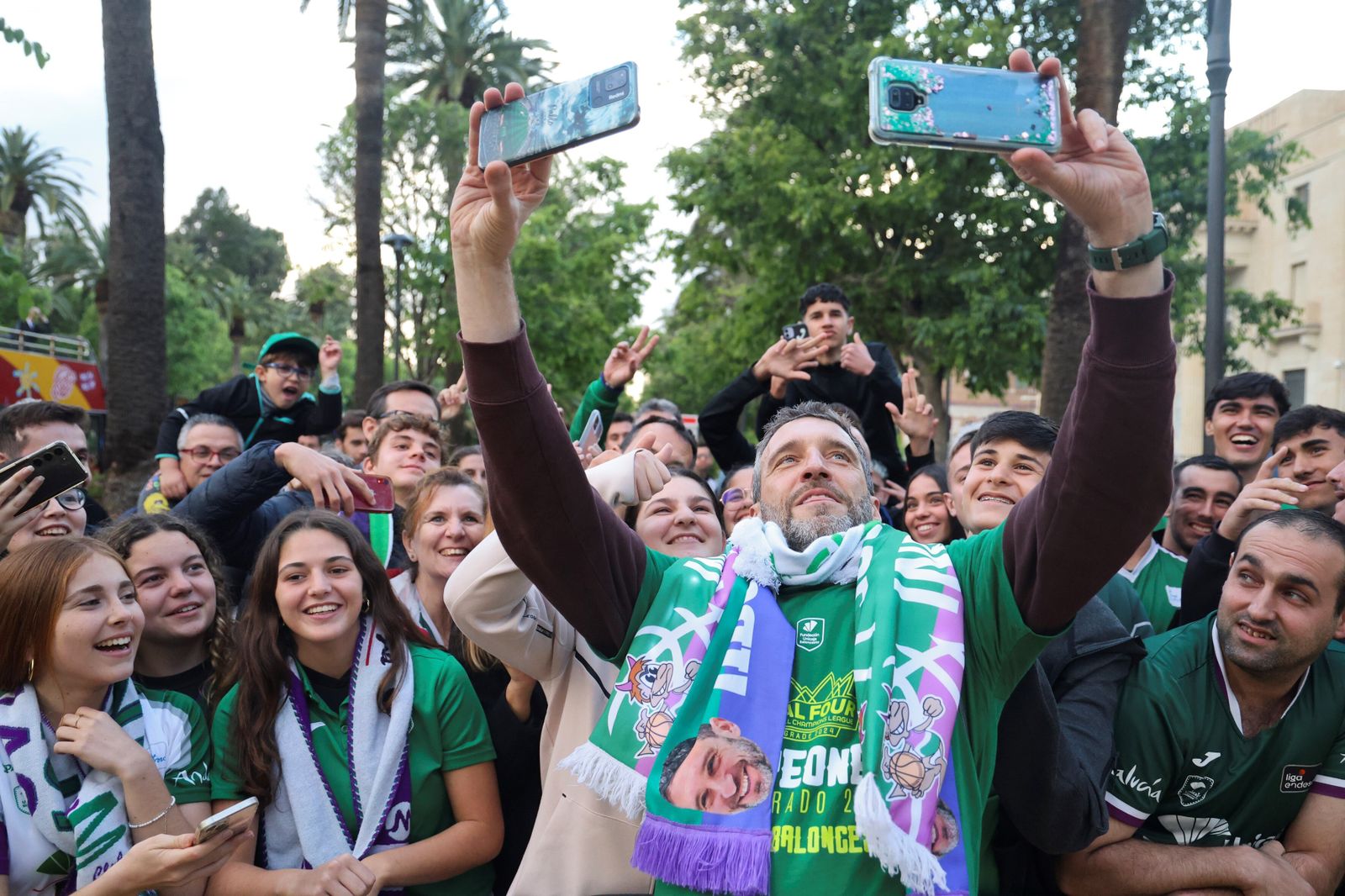 El Unicaja celebra en las calles de Málaga el título de la BCL