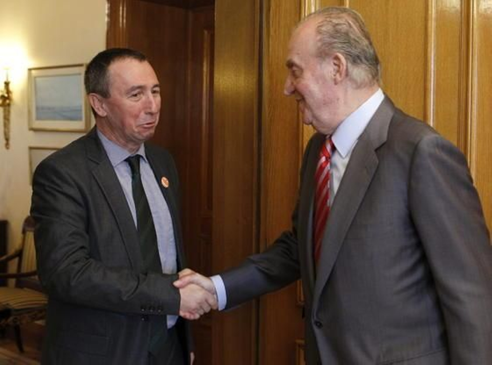 El rey saluda a Joan Baldví, diputado de Roda Bloc-Iniciativa-Verds-Equo-Coalició Compromís

Foto: EFE