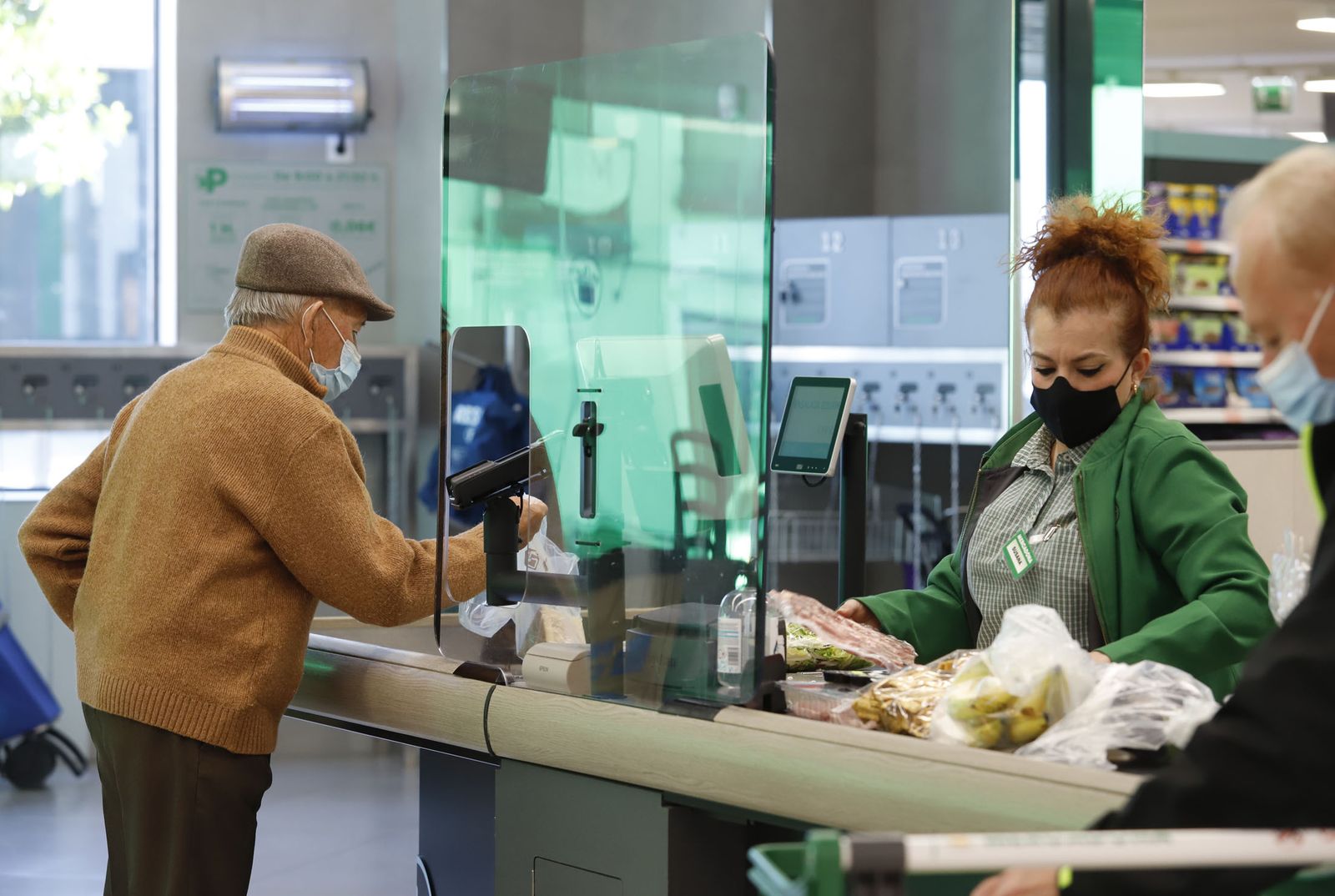 Imágenes de las mejoras del Mercadona de La Palma del Condado para el ahorro energético