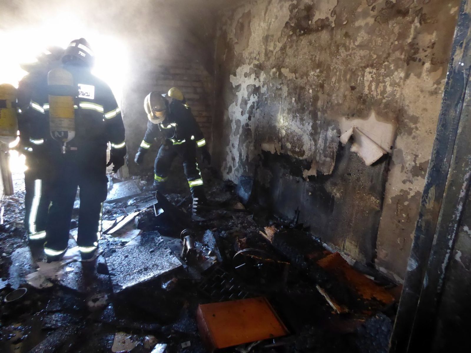 Las imágenes del incendio de un piso en la avenida de Arcos