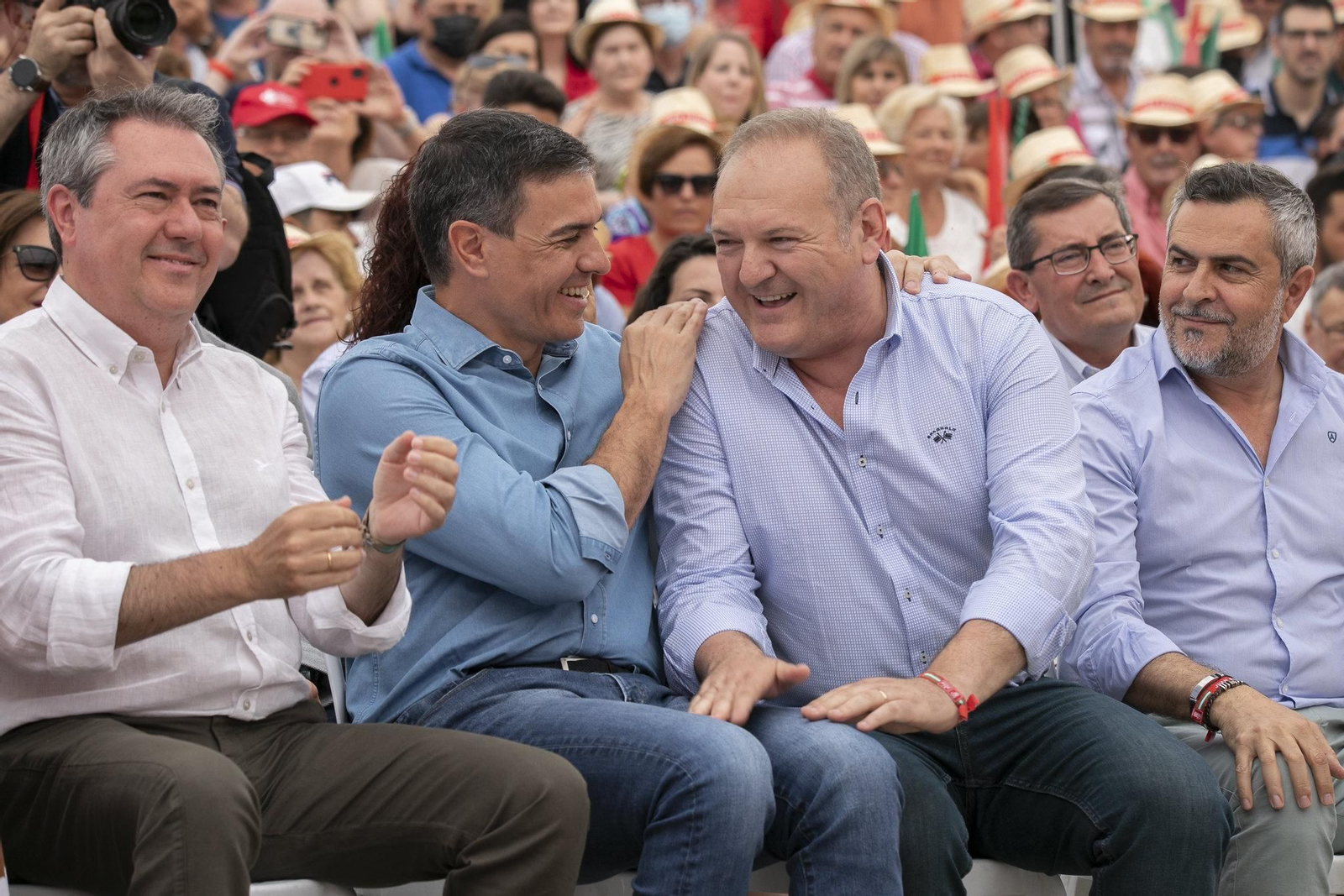 Así ha comenzado la campaña Juan Espadas con Pedro Sánchez, en Almería