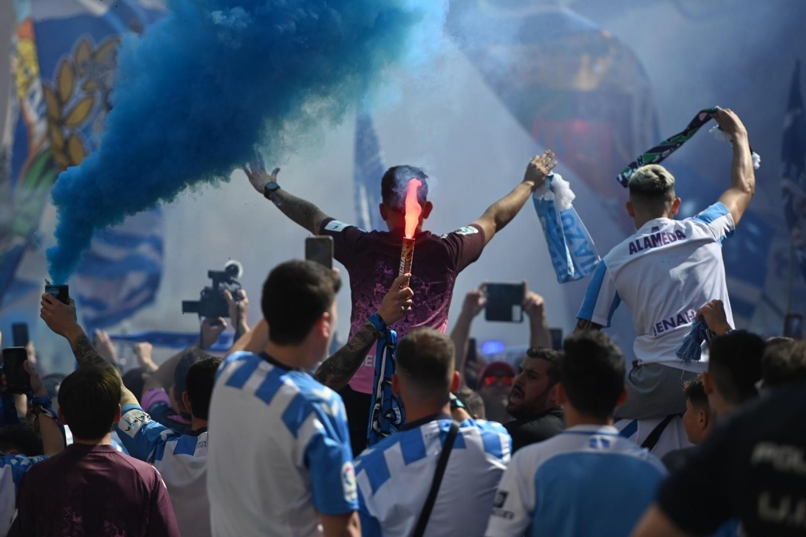 Las fotos del recibimiento de la afición antes del Málaga CF - Cartagena