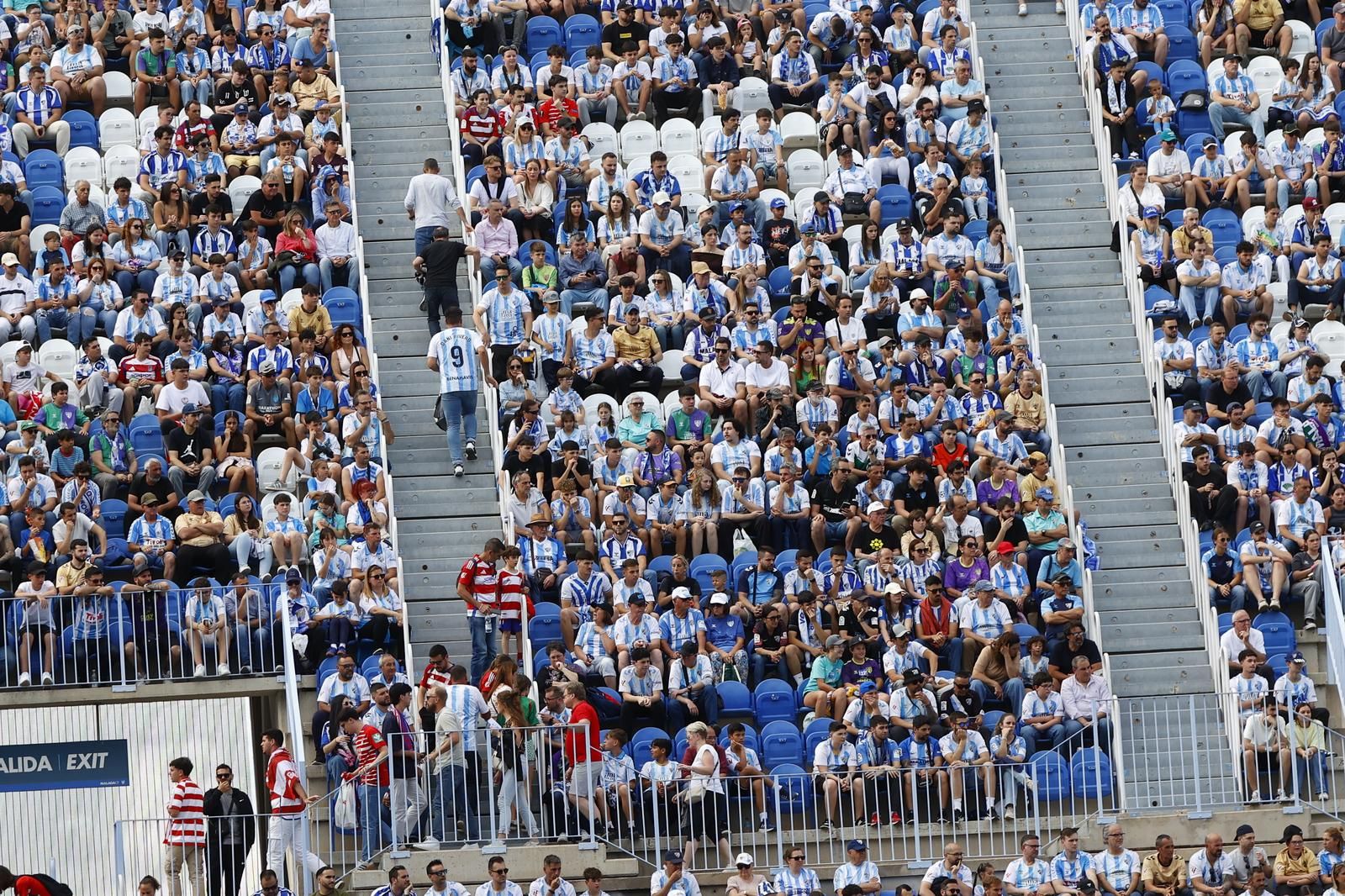 Búscate en el Málaga CF - Granada en las gradas de La Rosaleda