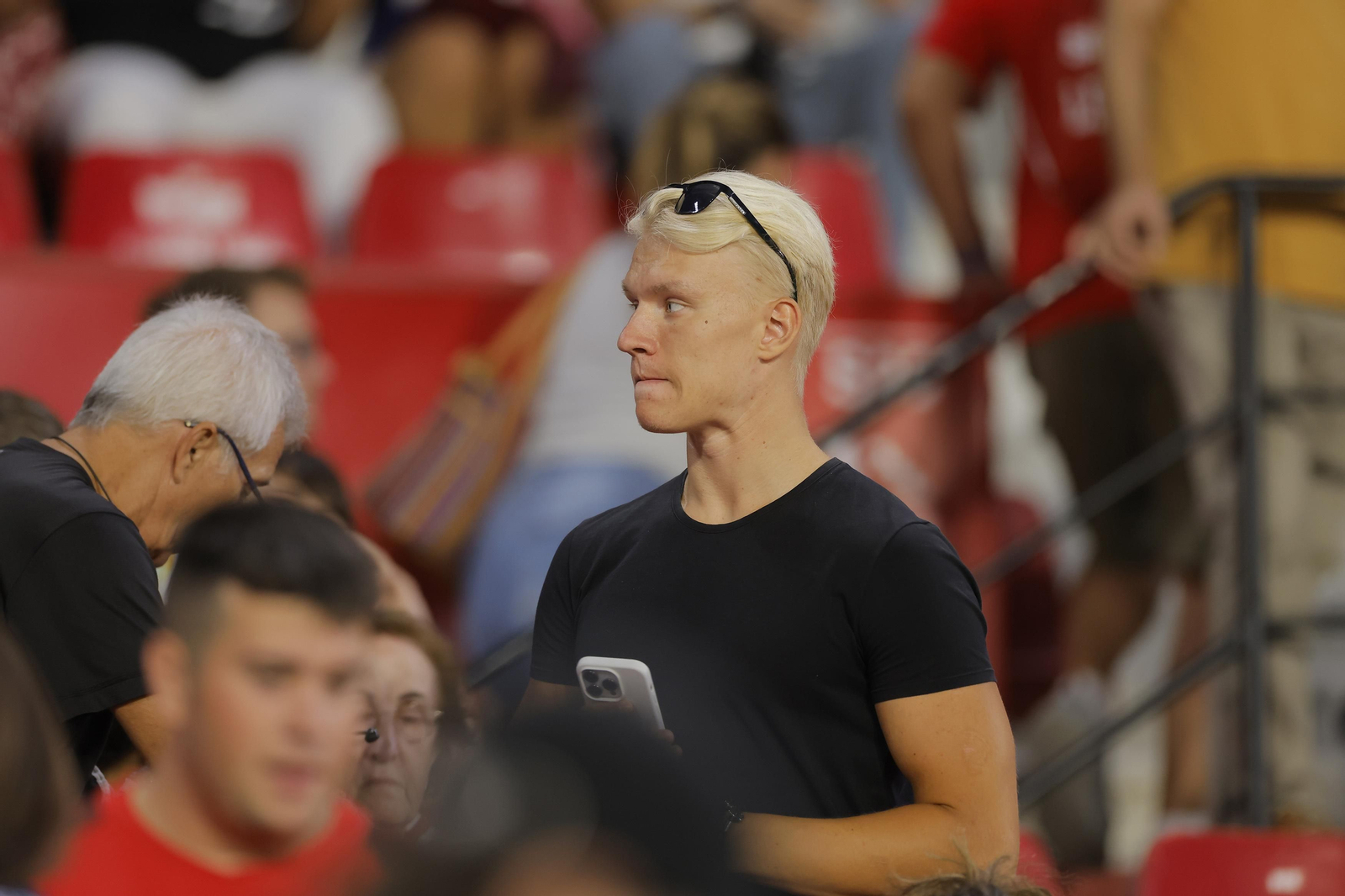 Búscate en las fotos del Sevilla-Lens