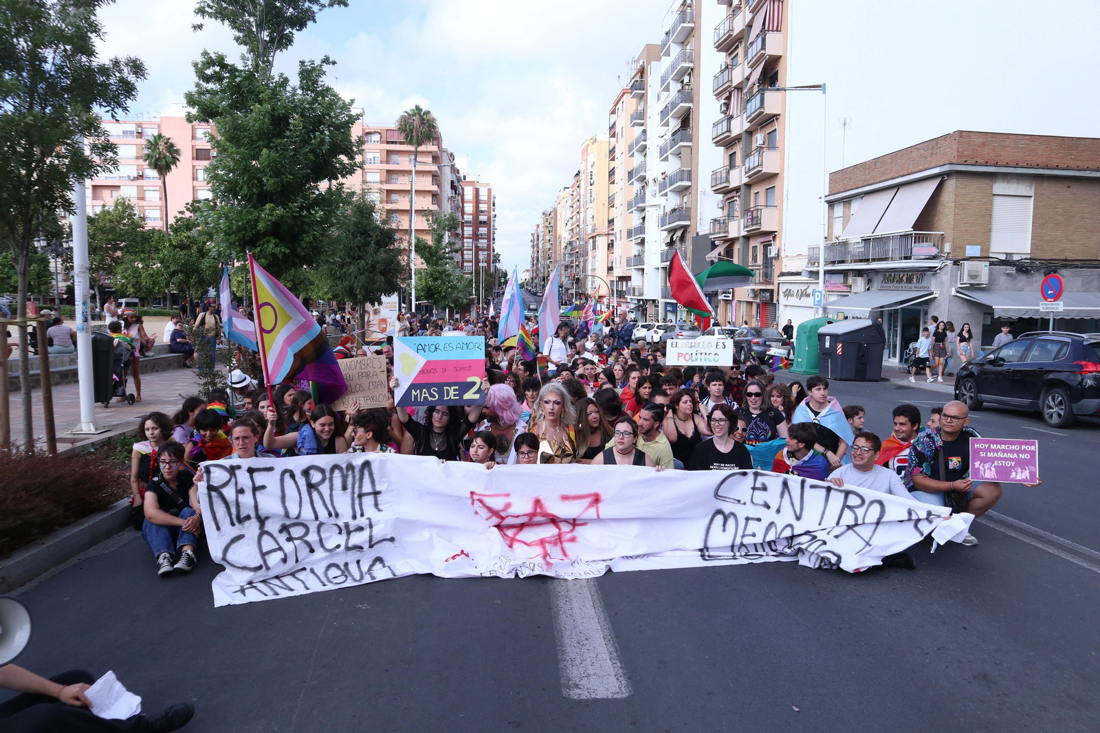 Las mejores imágenes de la manifestacióndel del Orgullo LGTBI en Huelva