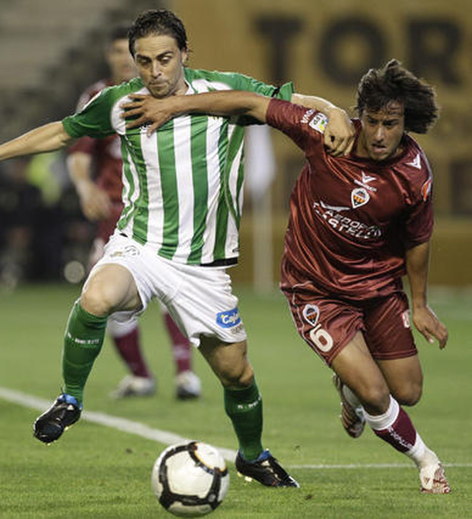 El Betis gana al Castellón en uno de sus partidos más flojos con Víctor Fernández. / Antonio Pizarro