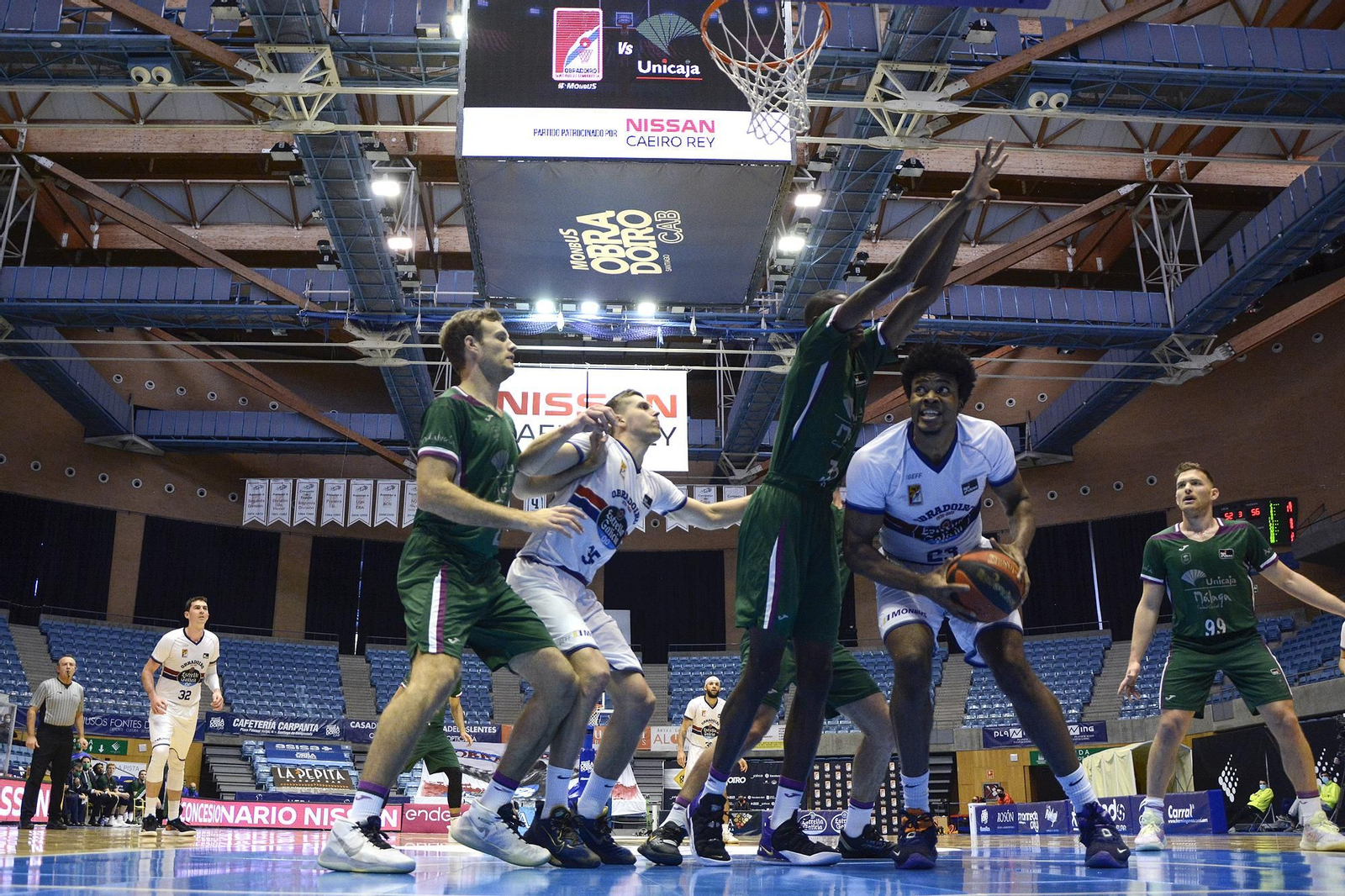 El Monbus Obradoiro - Unicaja Baloncesto, en fotos