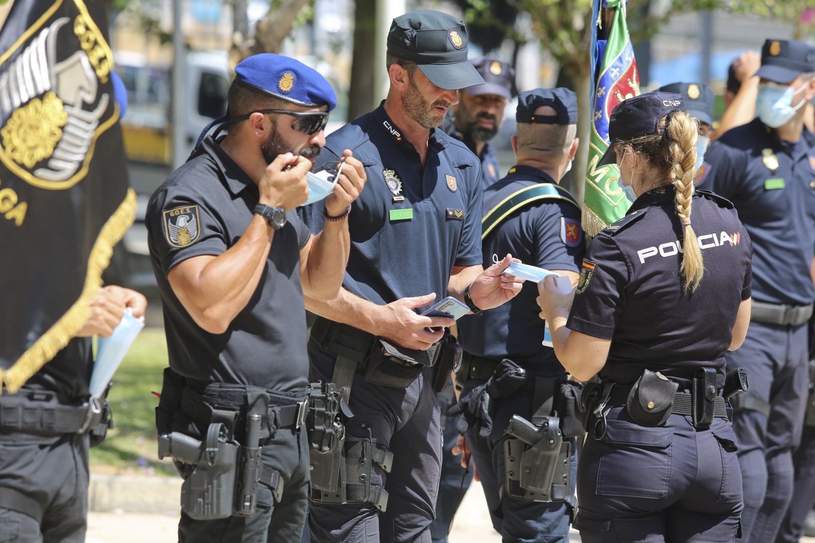 Fotos de la escultura que rinde homenaje a los policías fallecidos en Málaga