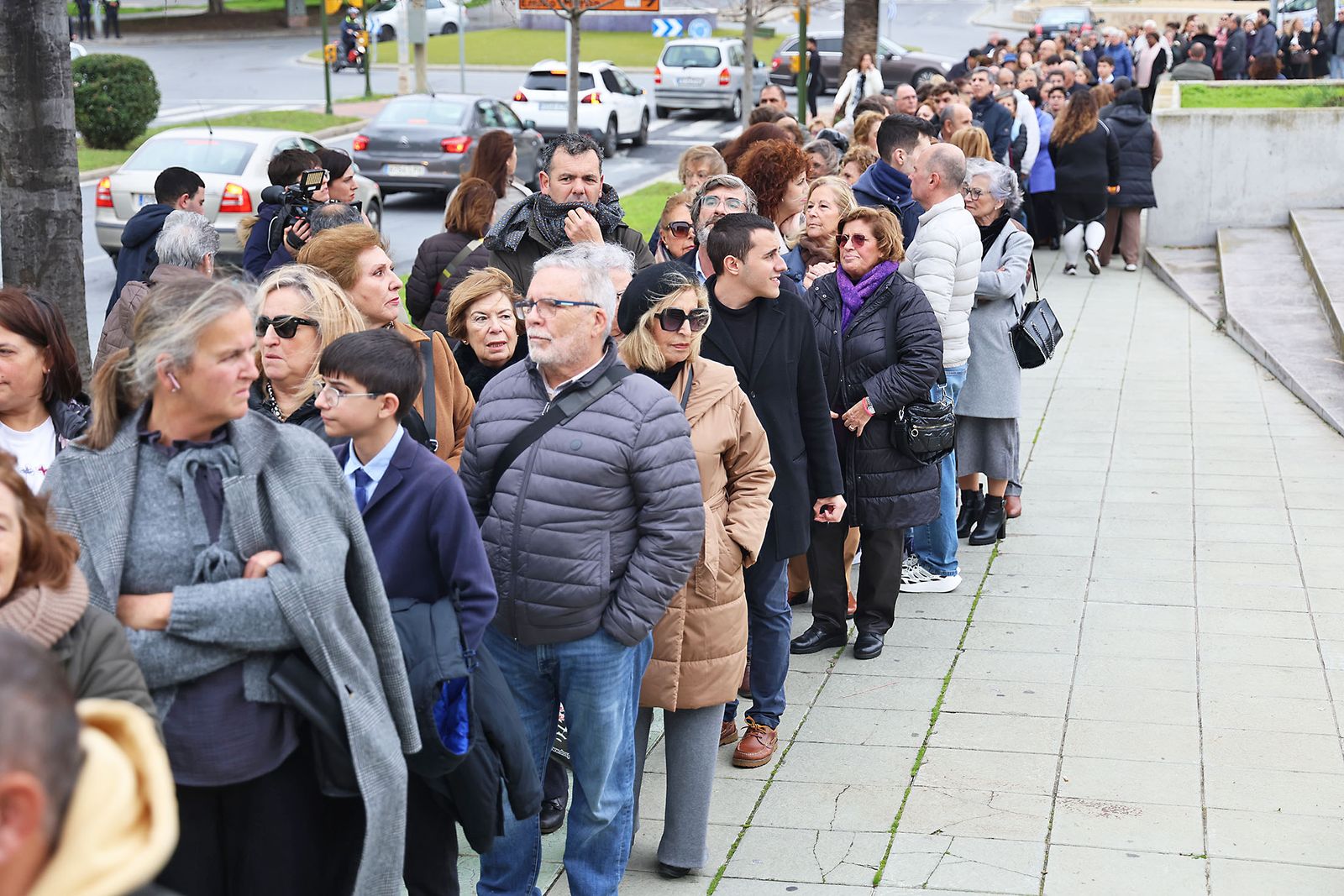 Fotografías del ambiente previo a la Misa funeral por las víctimas del accidente ferroviario