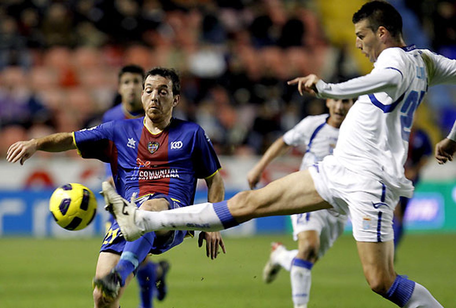 El buen fútbol del Xerez no impide el pase del Levante