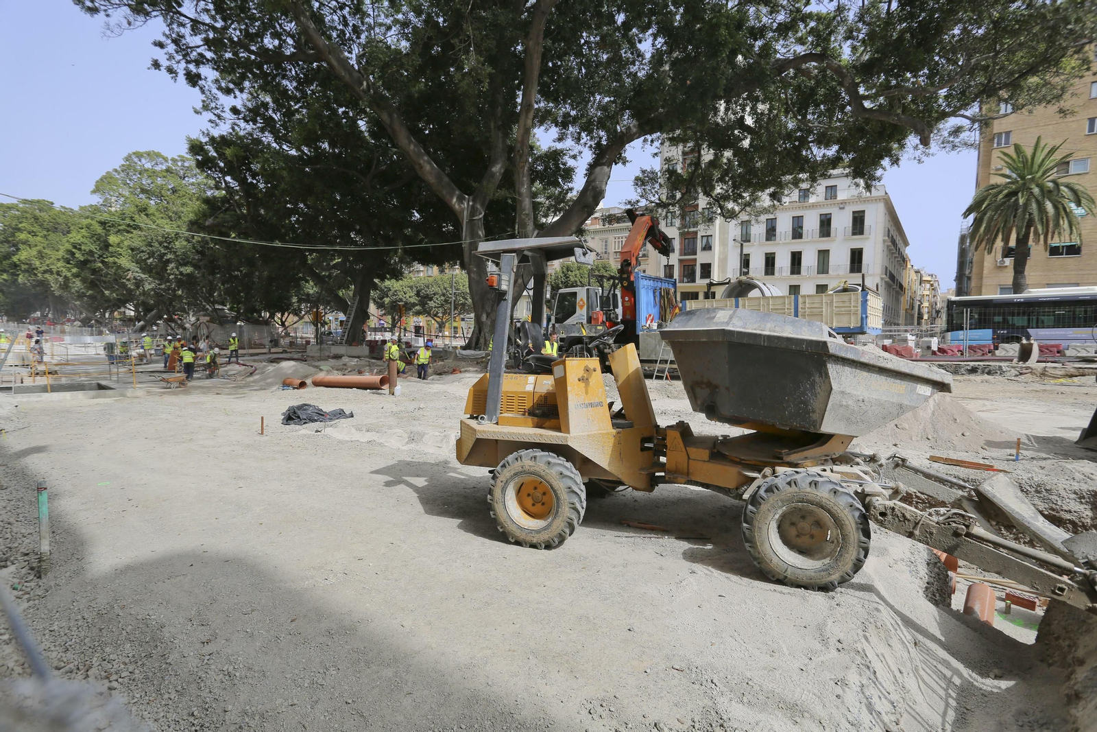 Fotos de la obra a contrarreloj en la Alameda Principal de Málaga