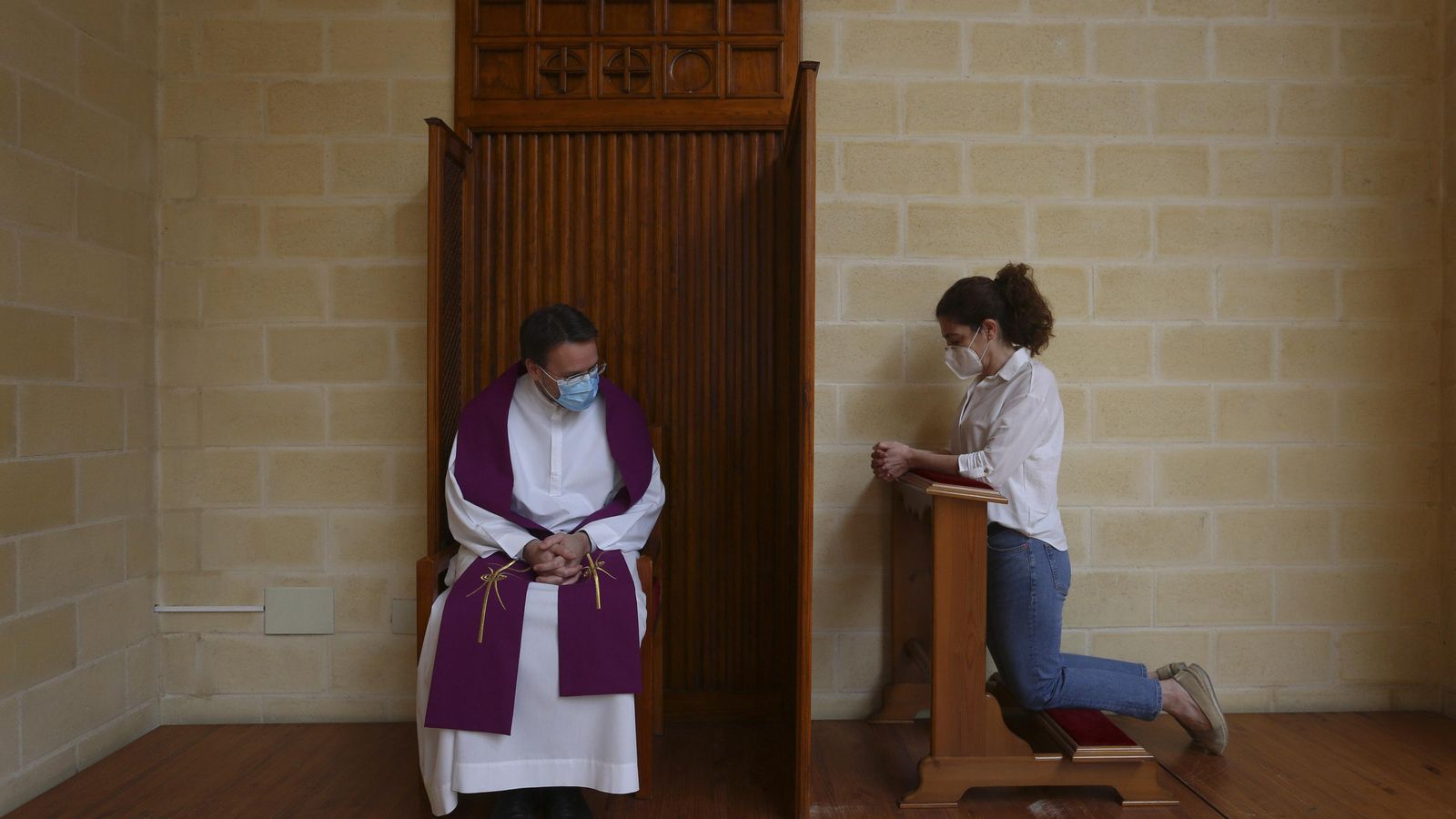 La confesión se realizará con la pertinente distancia de seguridad.