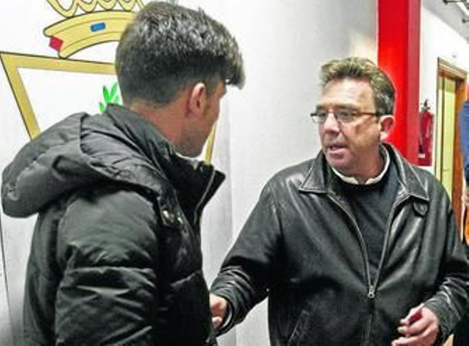 Iván habla con Eugenio Varo el día que se lesionó.