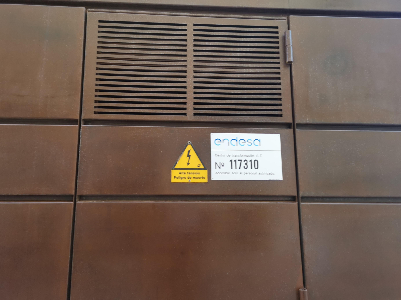 Centro de transformación del Ayuntamiento de San Fernando, con la autorización de Endesa, una de las cuestiones que estaba pendientes para abrir el Ayuntamiento.