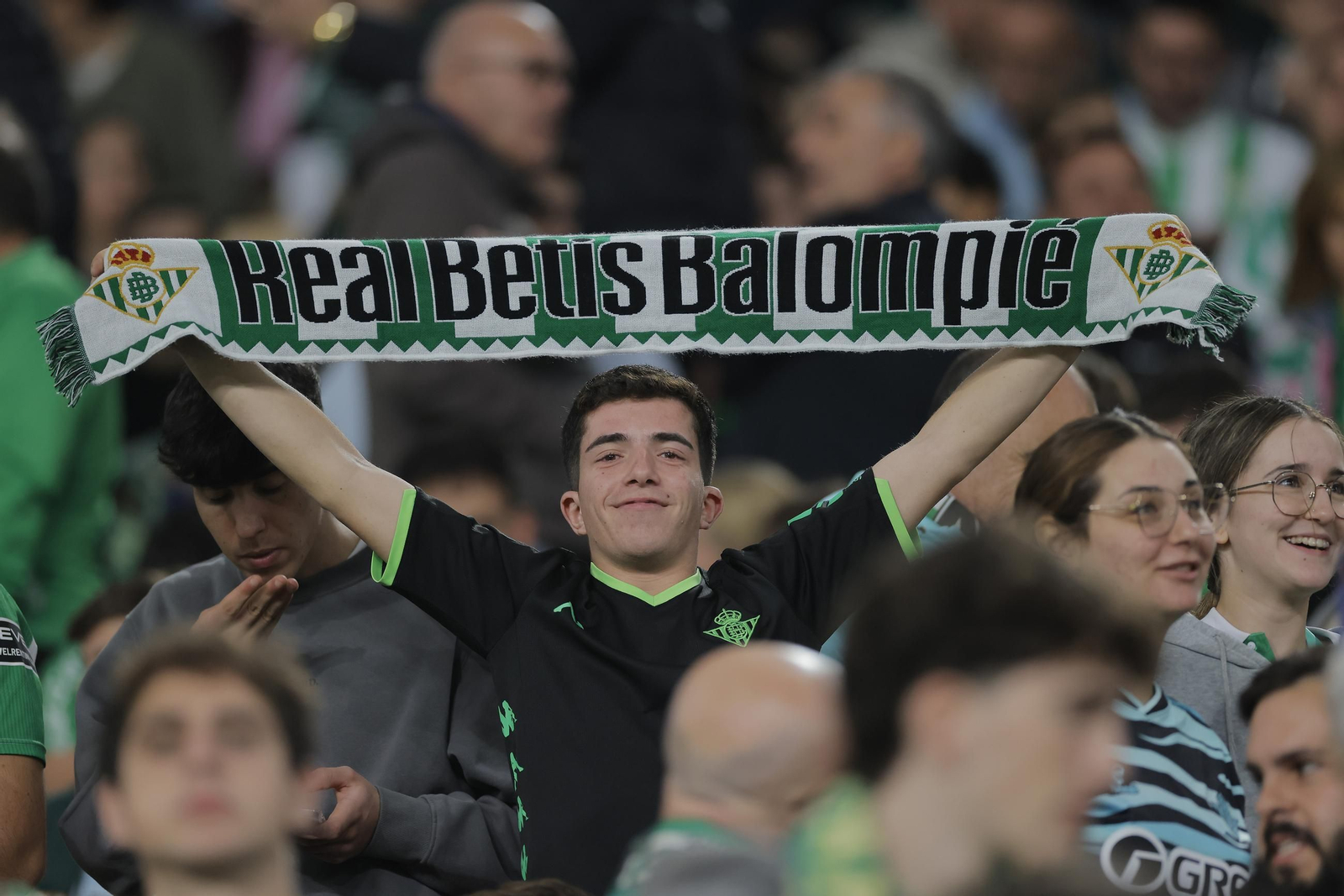 Búscate en las fotos del Betis - Olympique Lyonnais