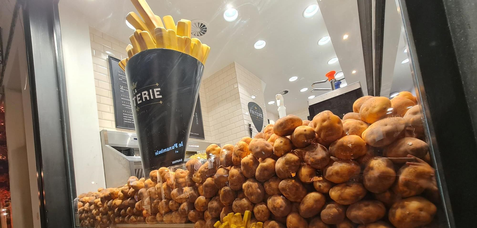 Universal apetito (Foto)   Diario de Almería   Luces y razones   16.11.2025