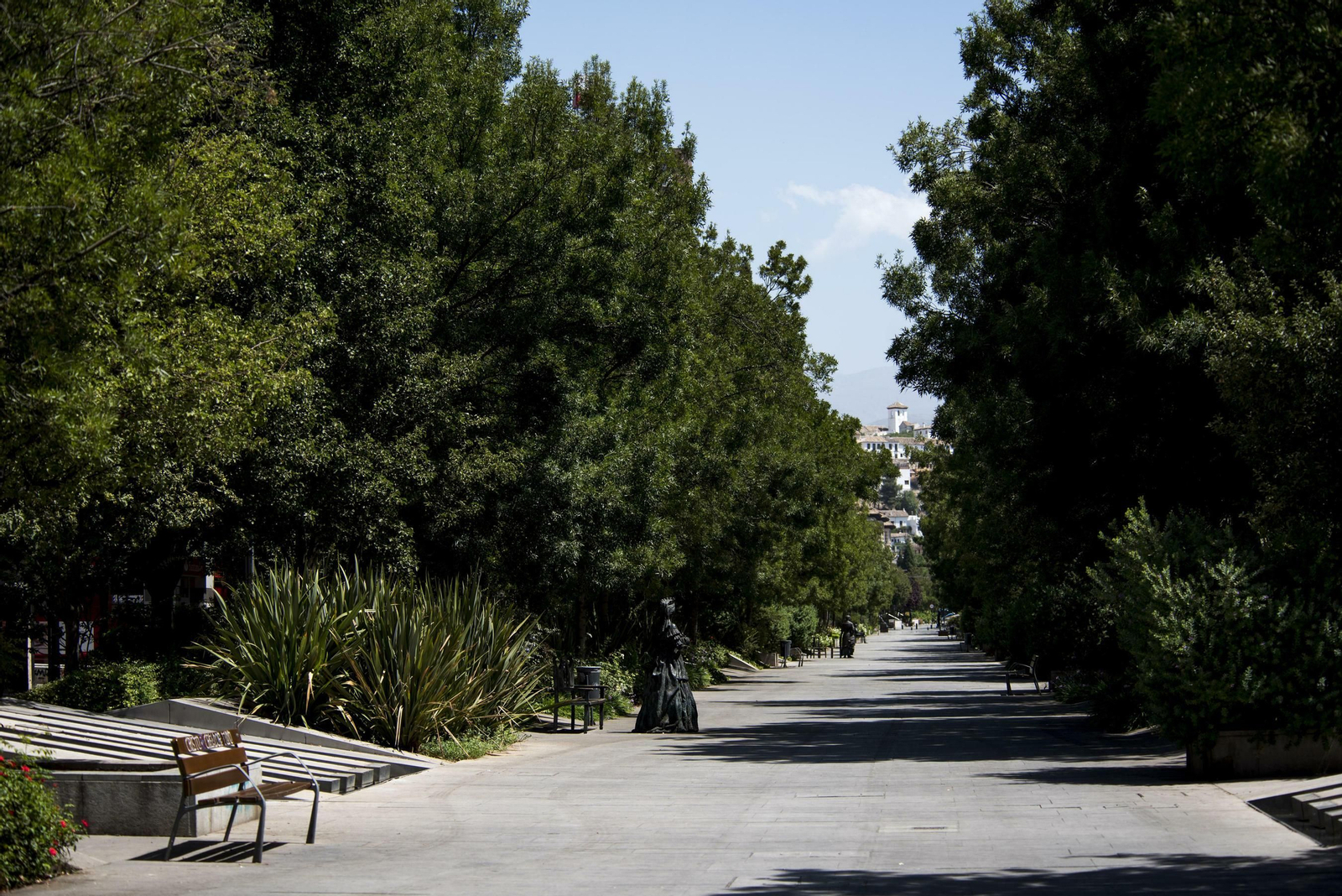 Imágenes de una Granada desierta