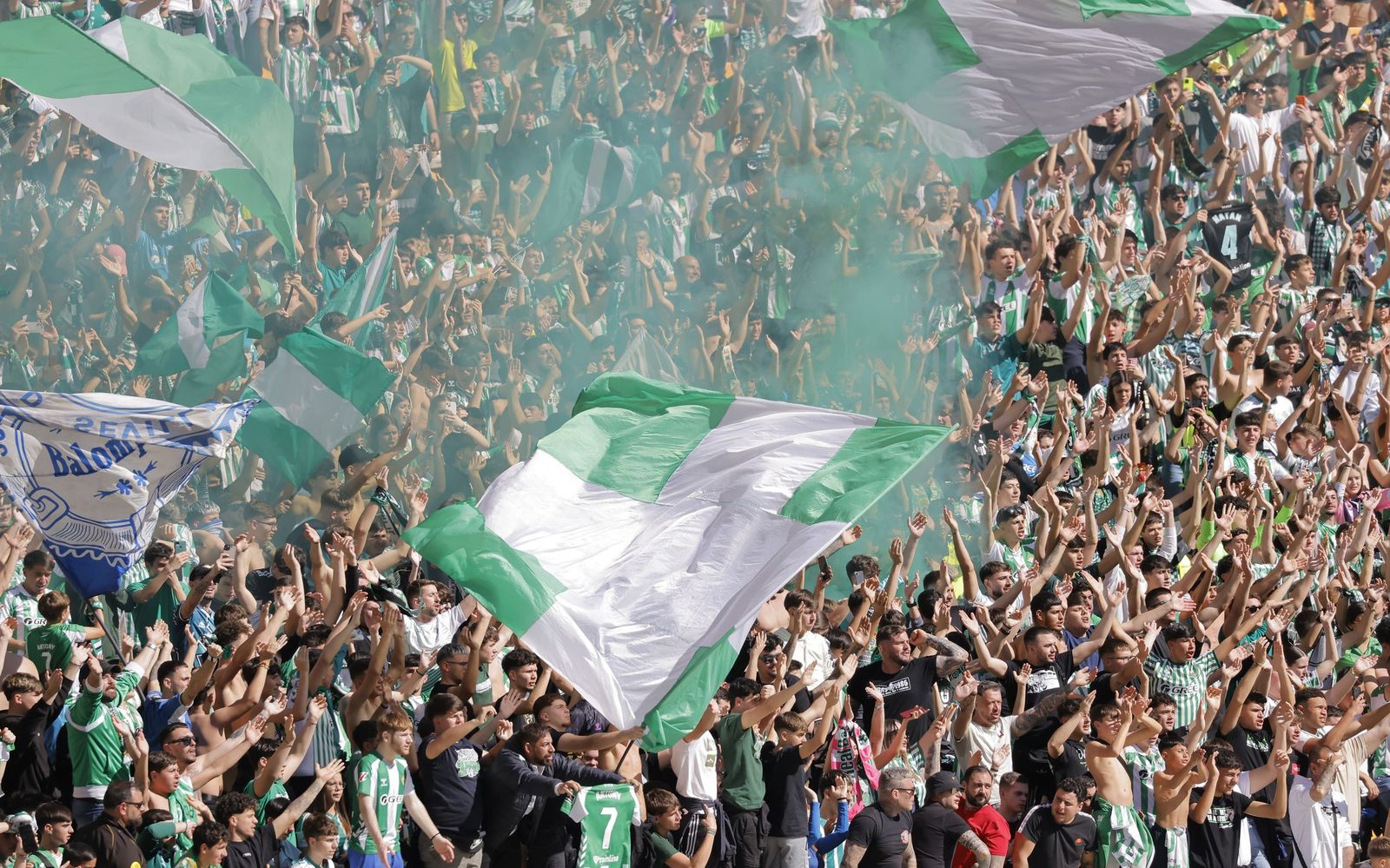 Las fotos del entrenamiento del Betis a puerta abierta