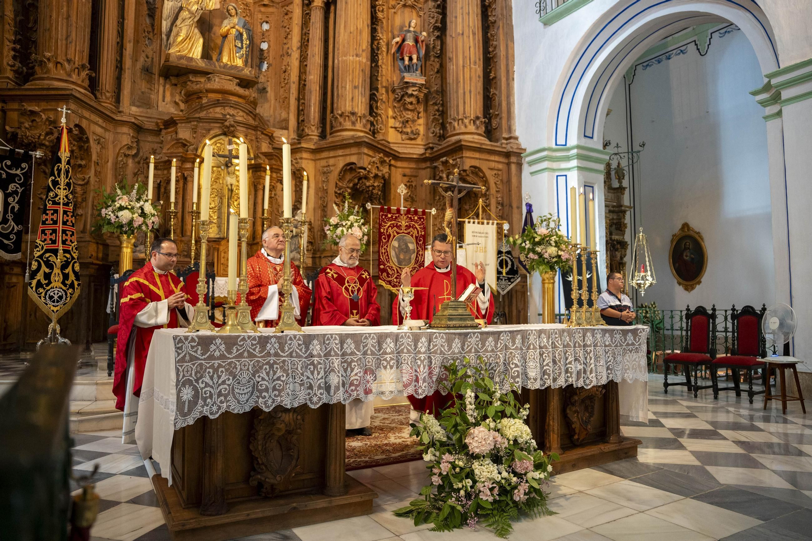 Eucaristía y procesión de Exaltación de la Cruz en la localidad de Vélez-Rubio