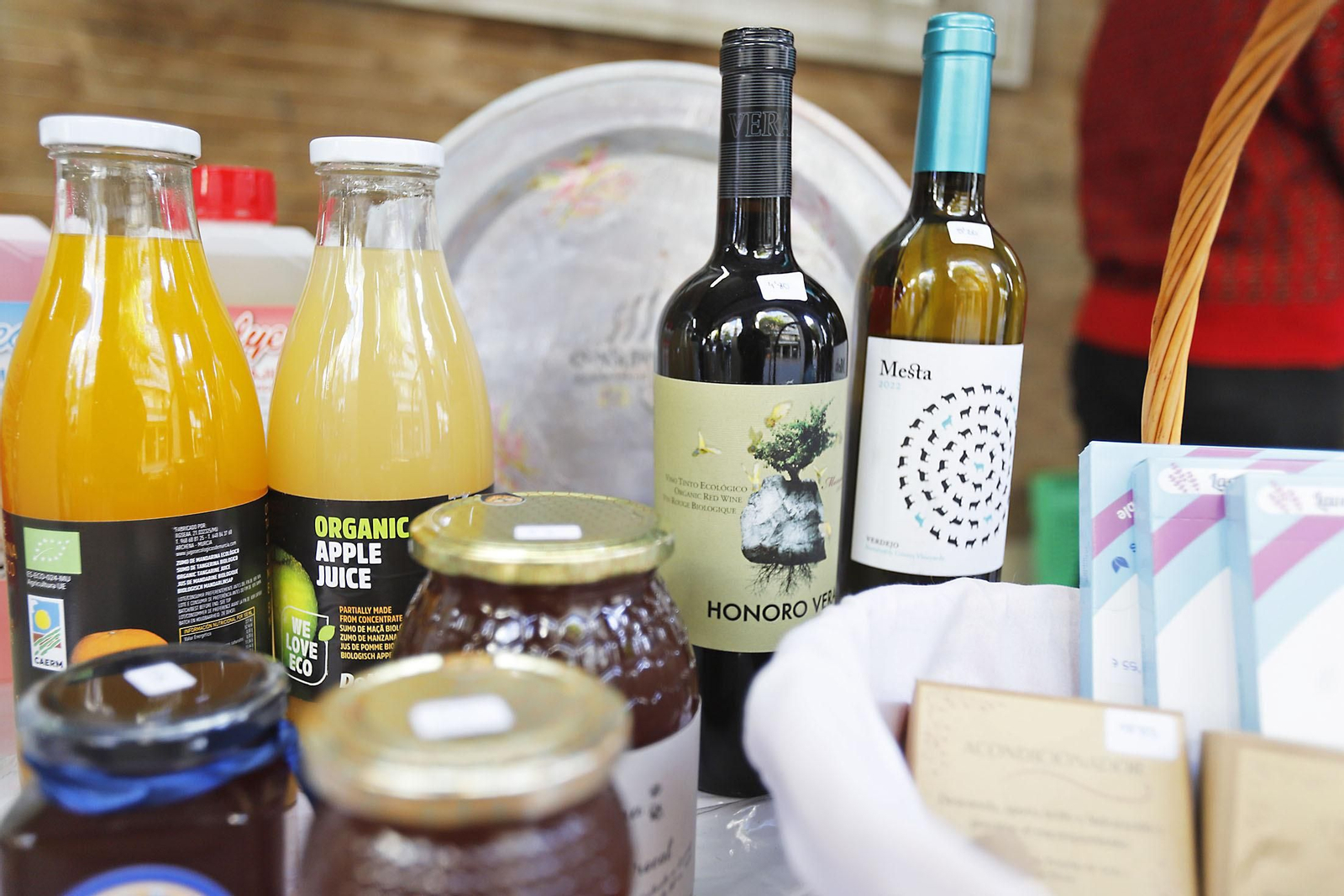 Imágenes del Mercadillo Solidario Navideño en la Diputación de Huelva