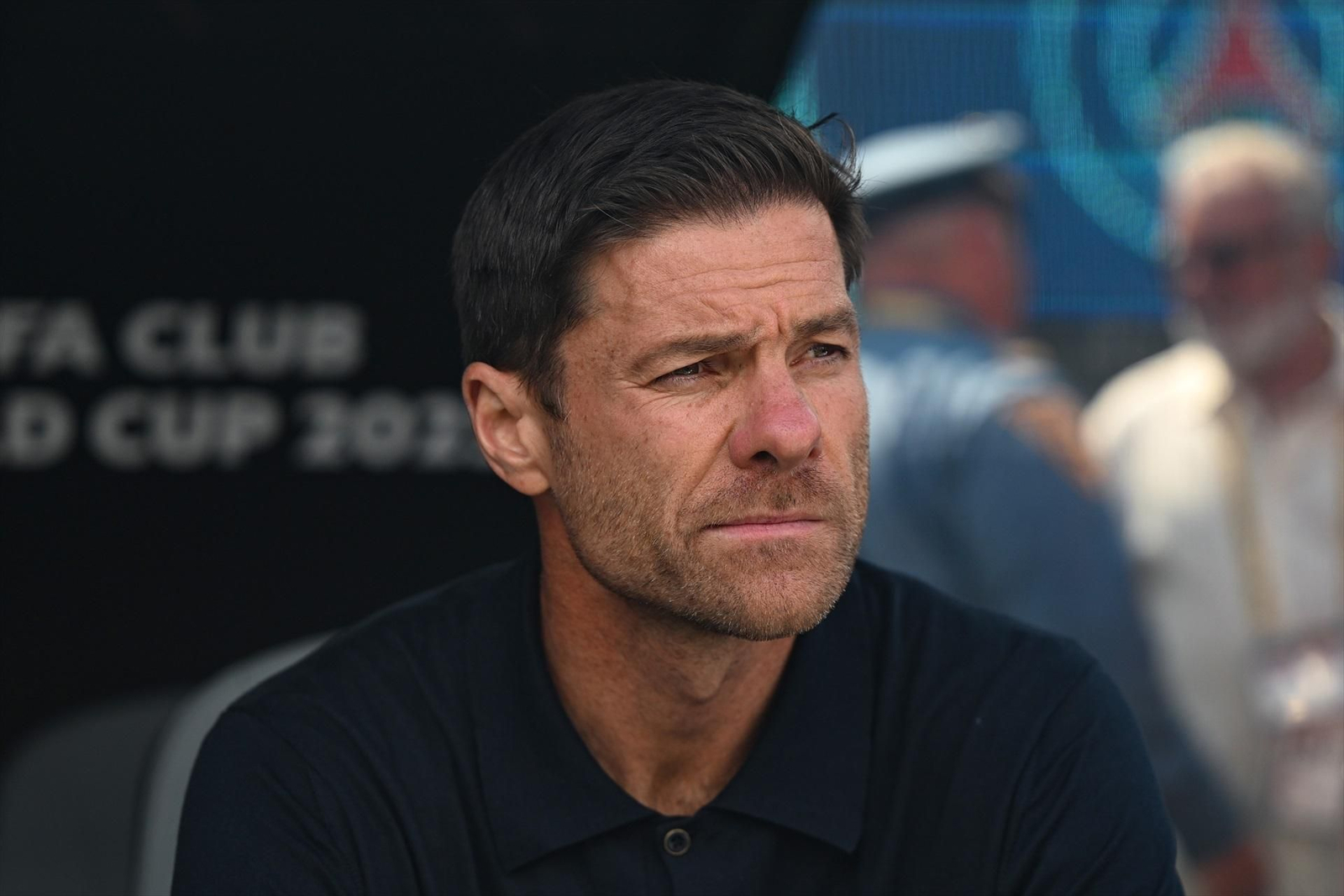 Xabi Alonso sigue un partido durante el Mundial de Clubes,