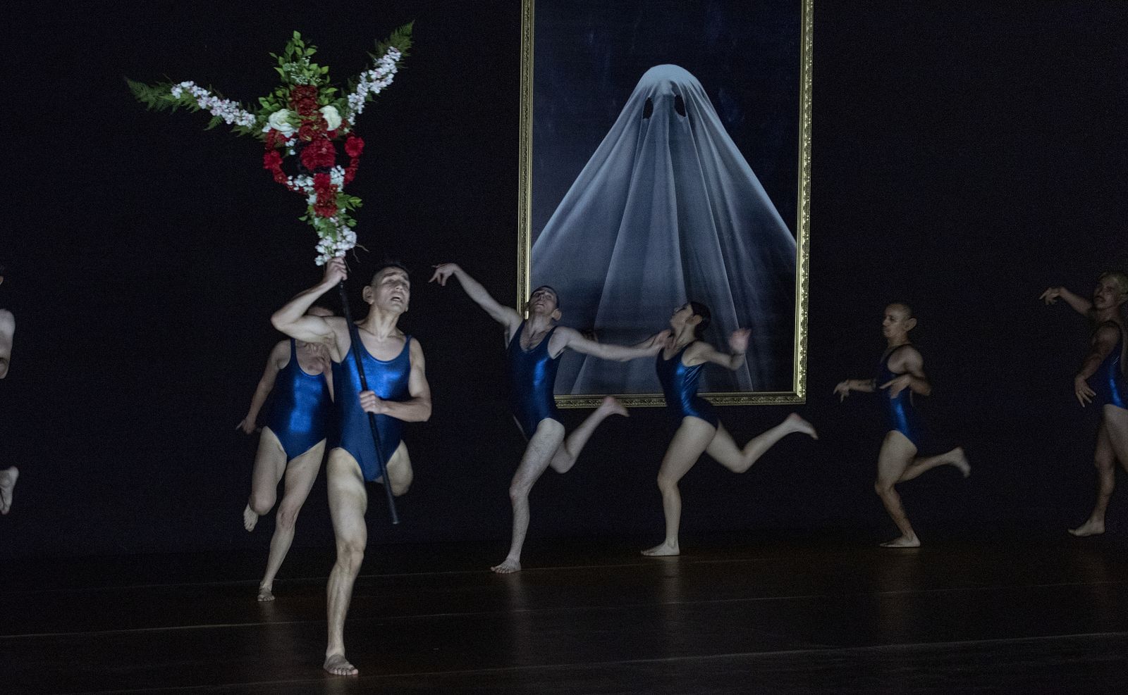 Imágenes del pase gráfico de la obra de La Resentida Oasis de la impunidad