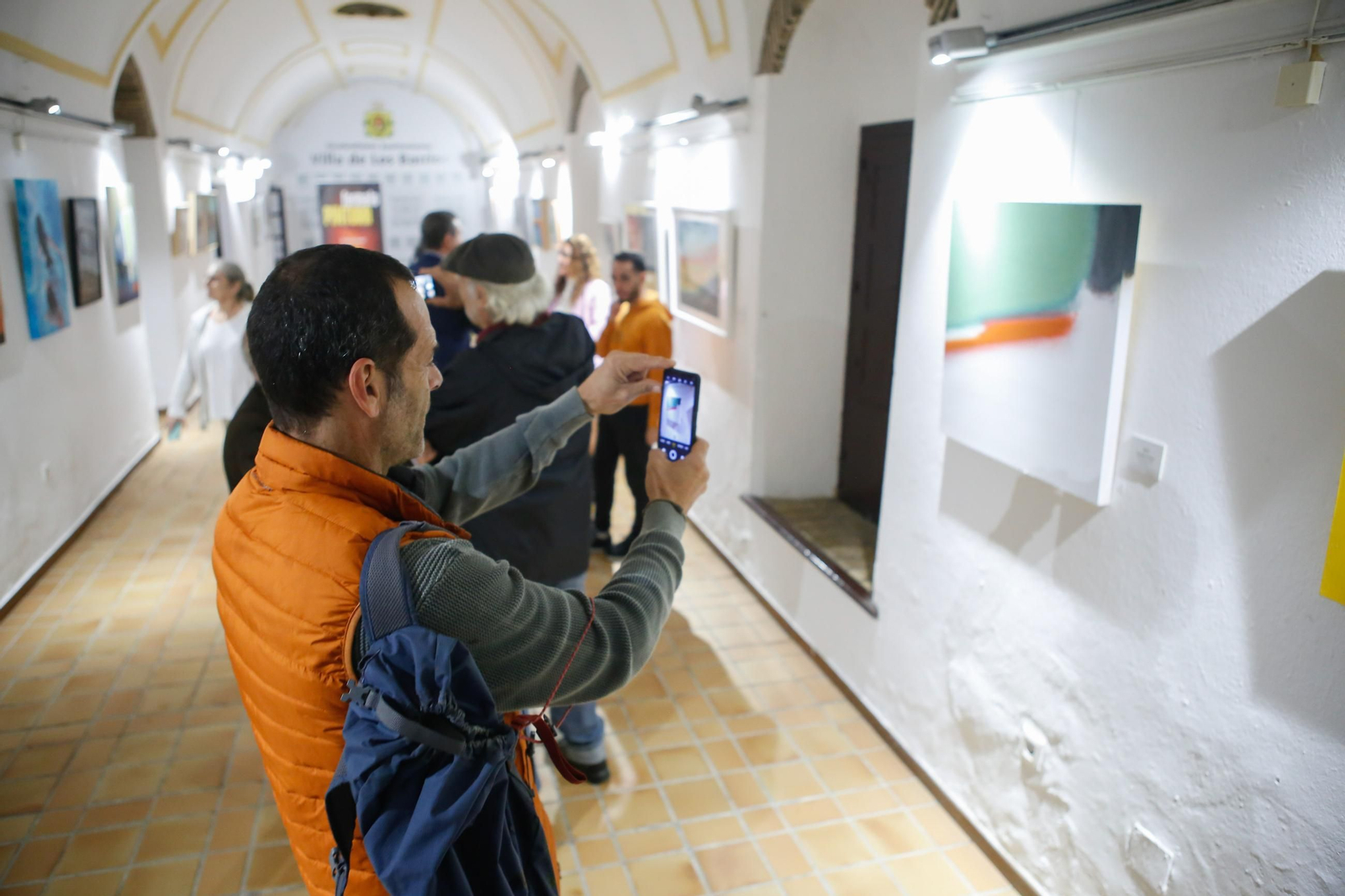 Los Barrios inaugura la exposición "Formato Pintura" con 20 creadores de la provincia de Cádiz