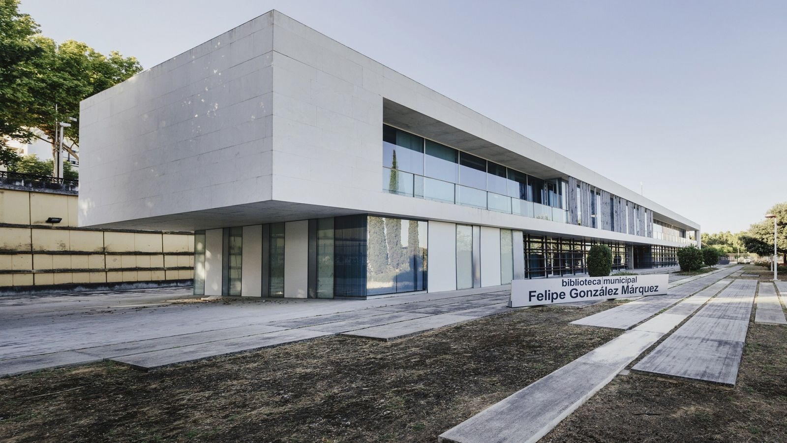 Biblioteca Felipe González.