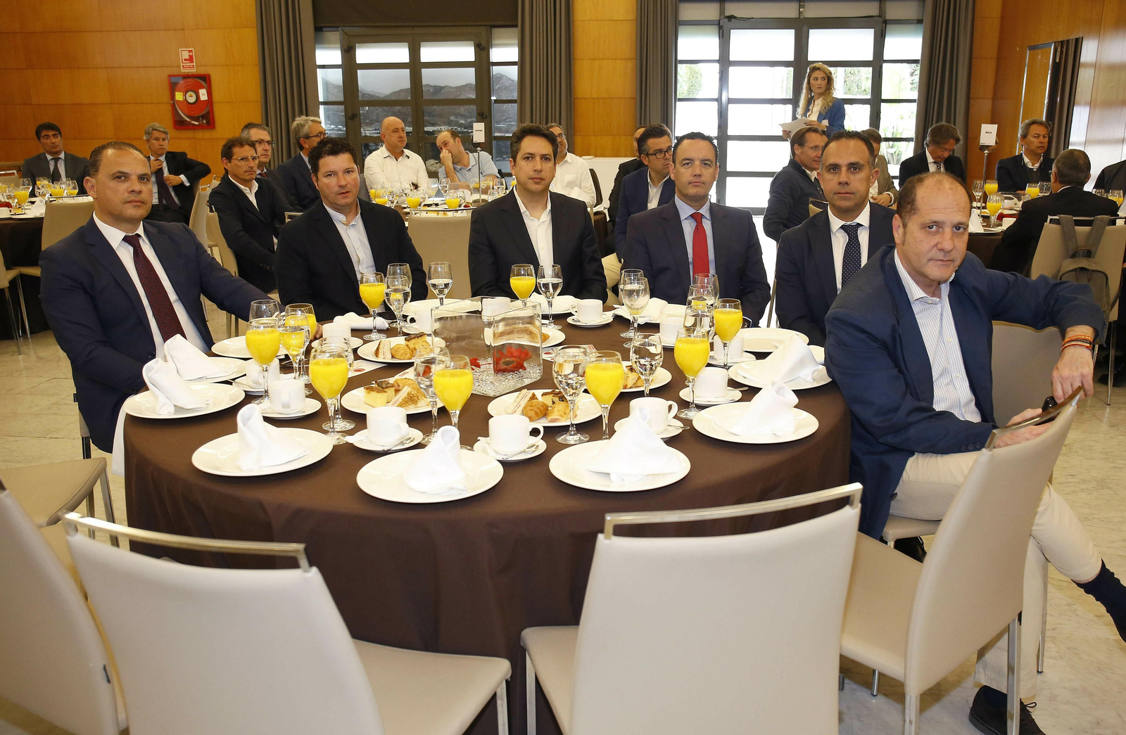 Las imágenes del foro joly con Elías Bendodo