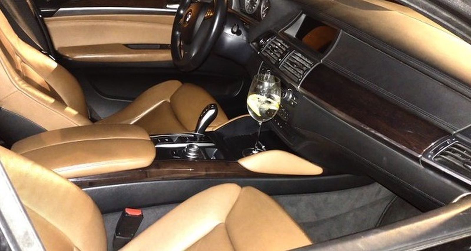 Imagen del interior del coche.