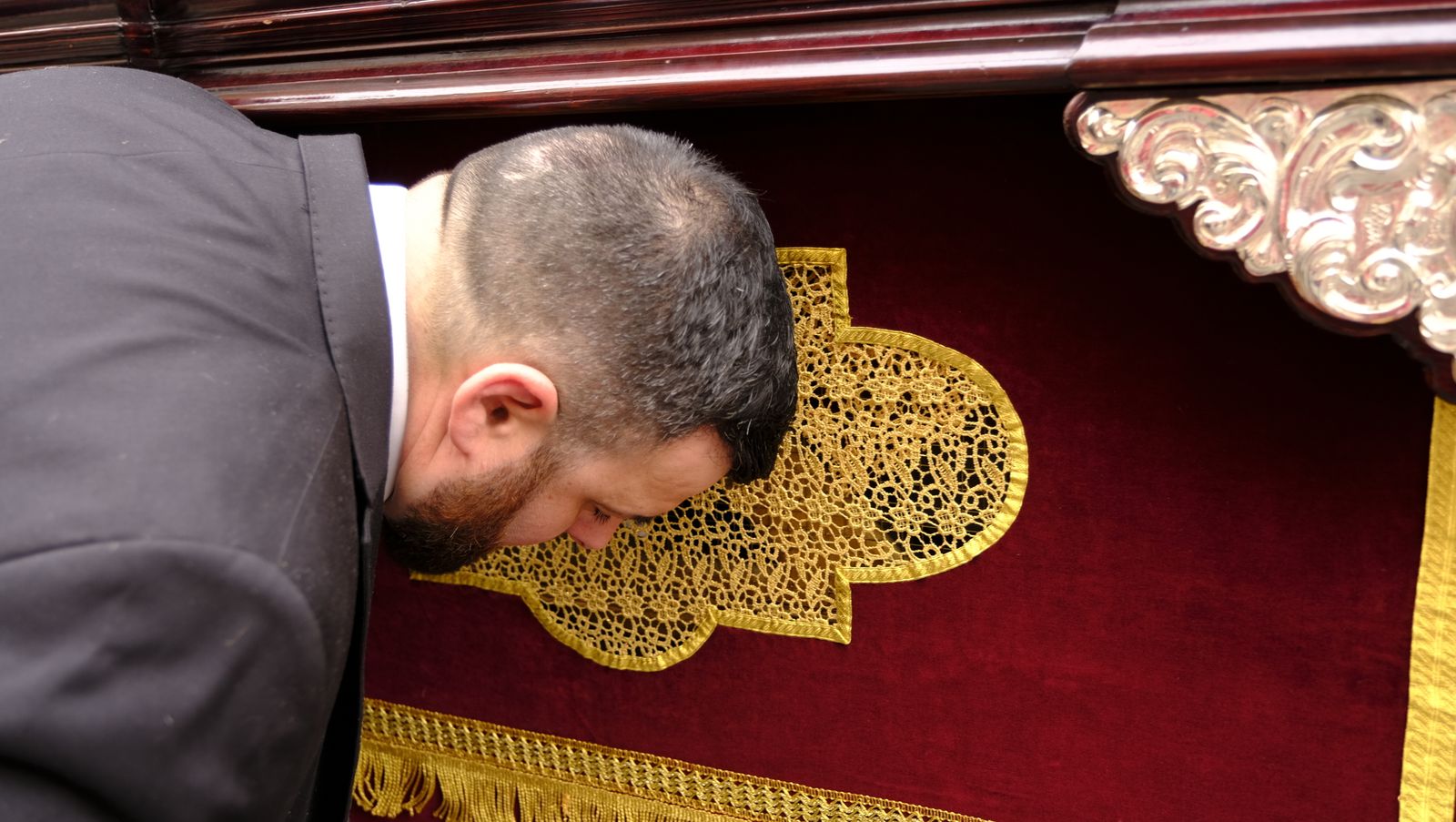 La Borriquita procesiona por las calles de Almería, en imágenes
