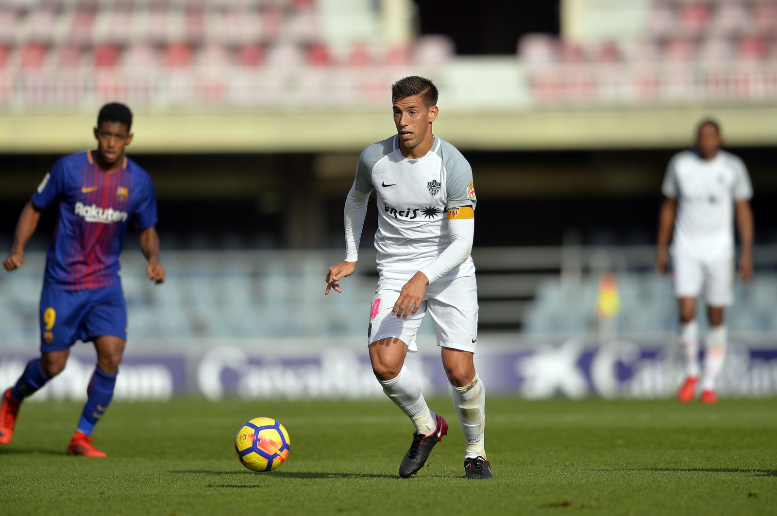 Rubén Alcaraz, tercer capitán del plantel, lució el brazalete en el Mini Estadi.
