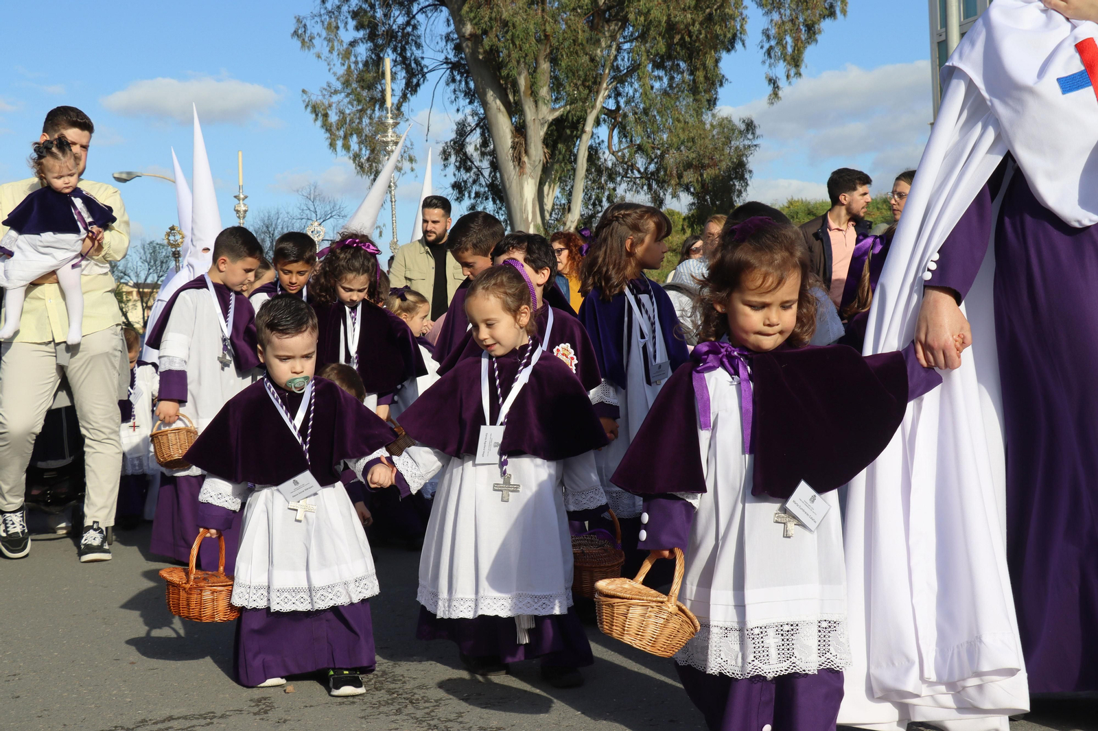 Las mejores imágenes del lunes Santo en Huelva: Hermandad del Cautivo