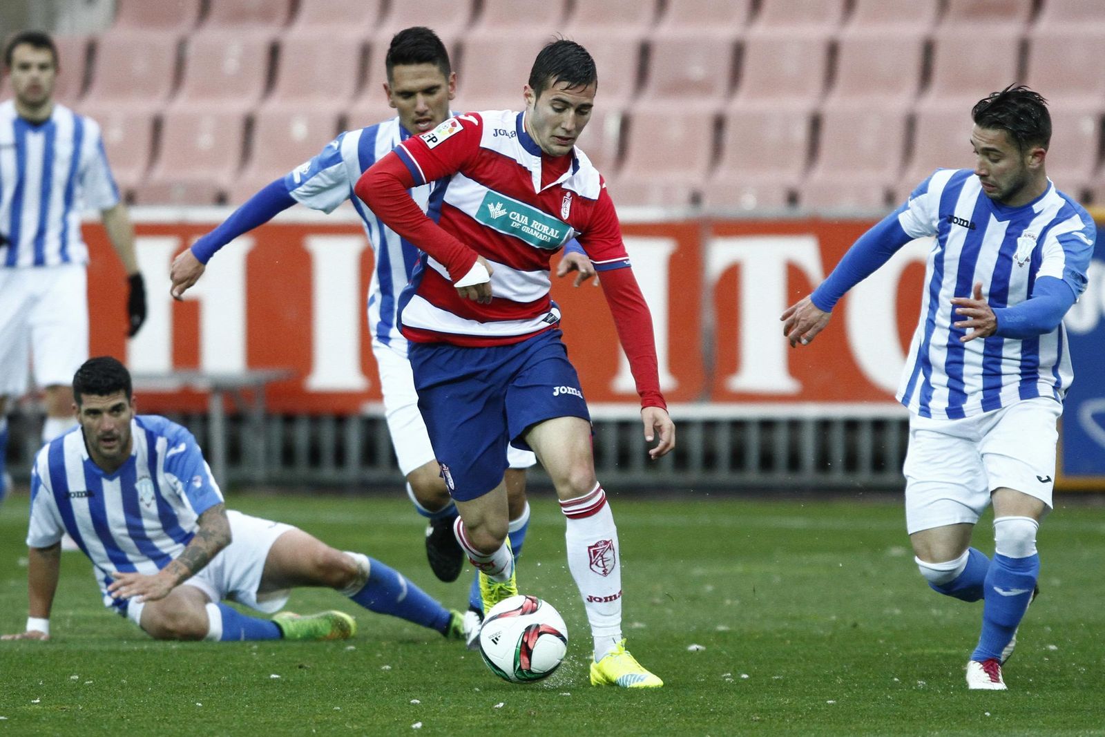 Sergi Guardiola, en uno de sus choques con el filial del Granada CF.