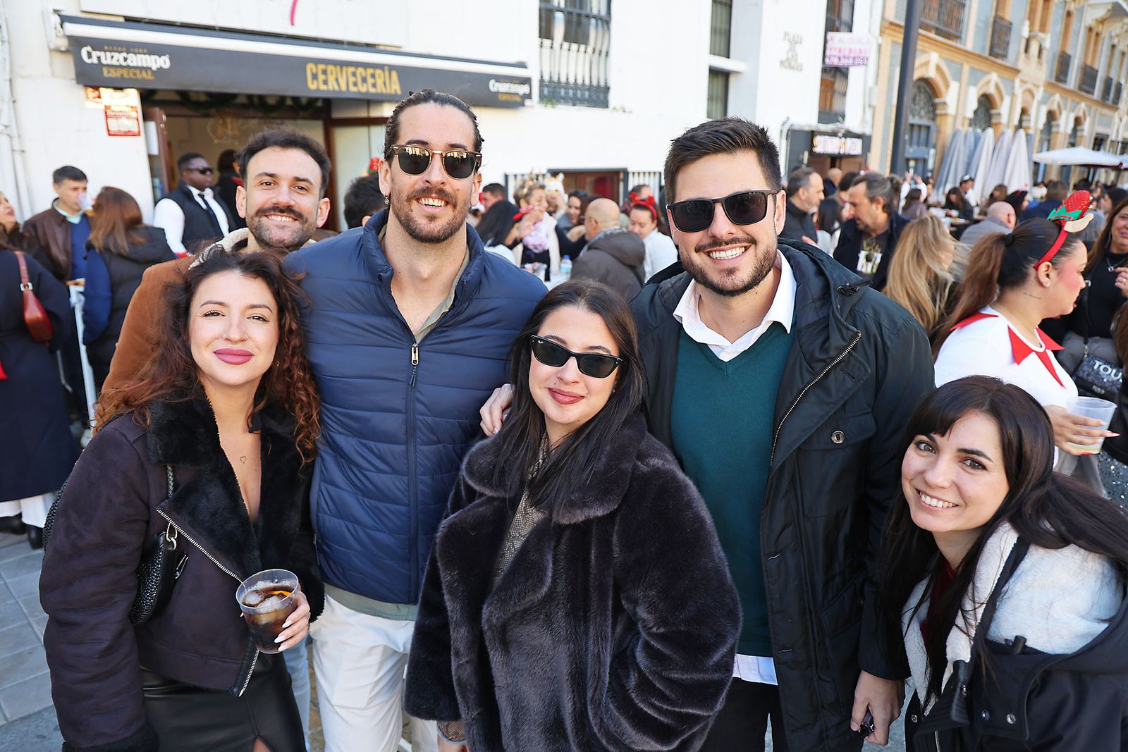 Imágenes de la fiesta del 24 de diciembre en las calle de Huelva