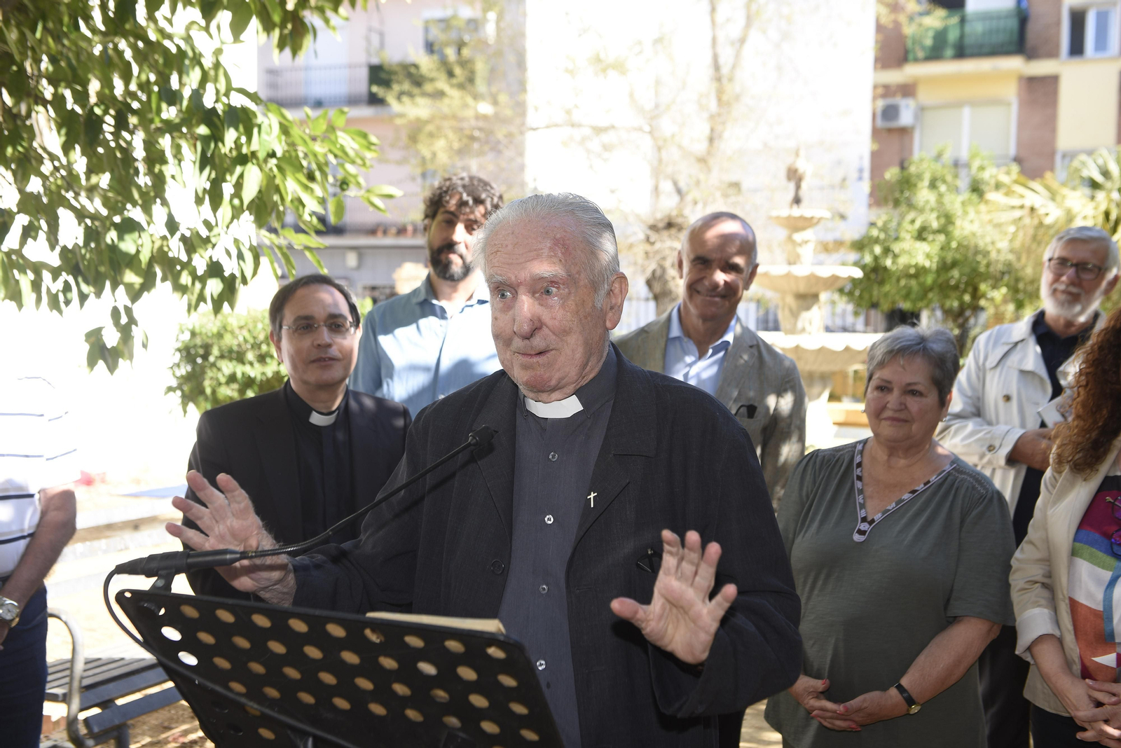 Las imágenes de la inauguración de los jardines del párroco D. Pedro Ybarra