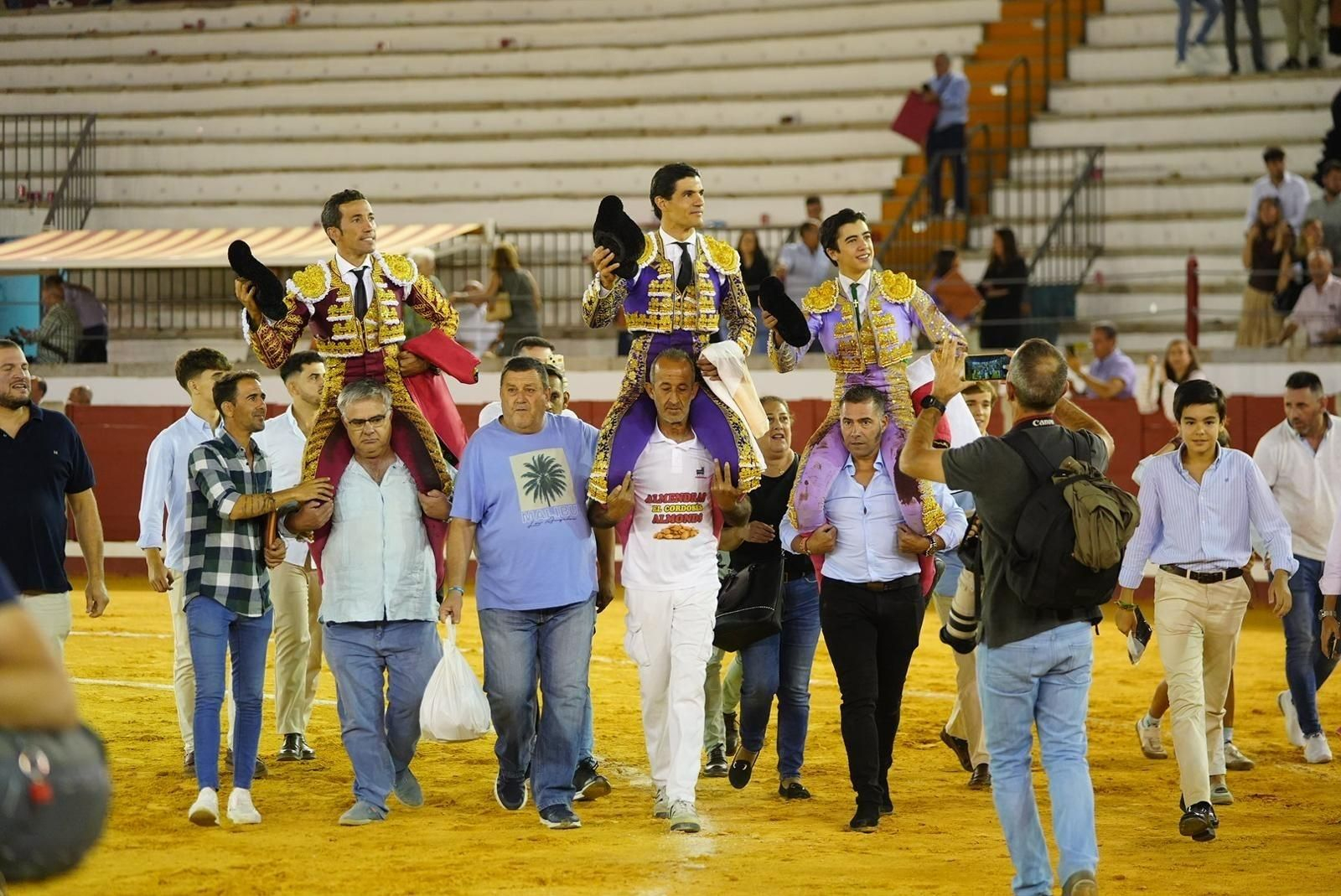 David de Miranda, Pablo Aguado y Marco Pérez salen a hombros de la plaza.