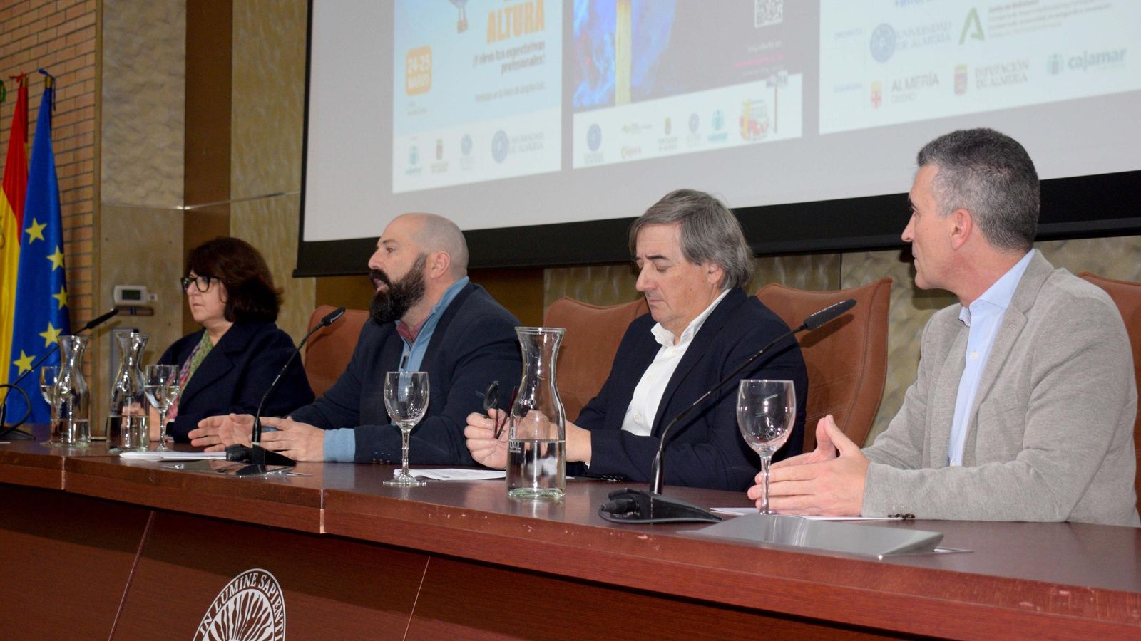 El delegado del rector para la Estrategia, Comunicación y Coordinación, Miguel Pérez Valls, presenta UAL-Conecta.