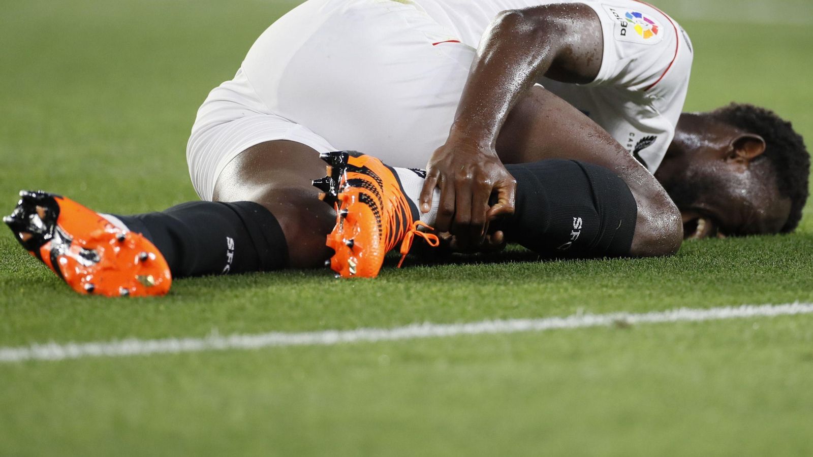 Nianzou se duele en un partido con el Sevilla de esta campaña.