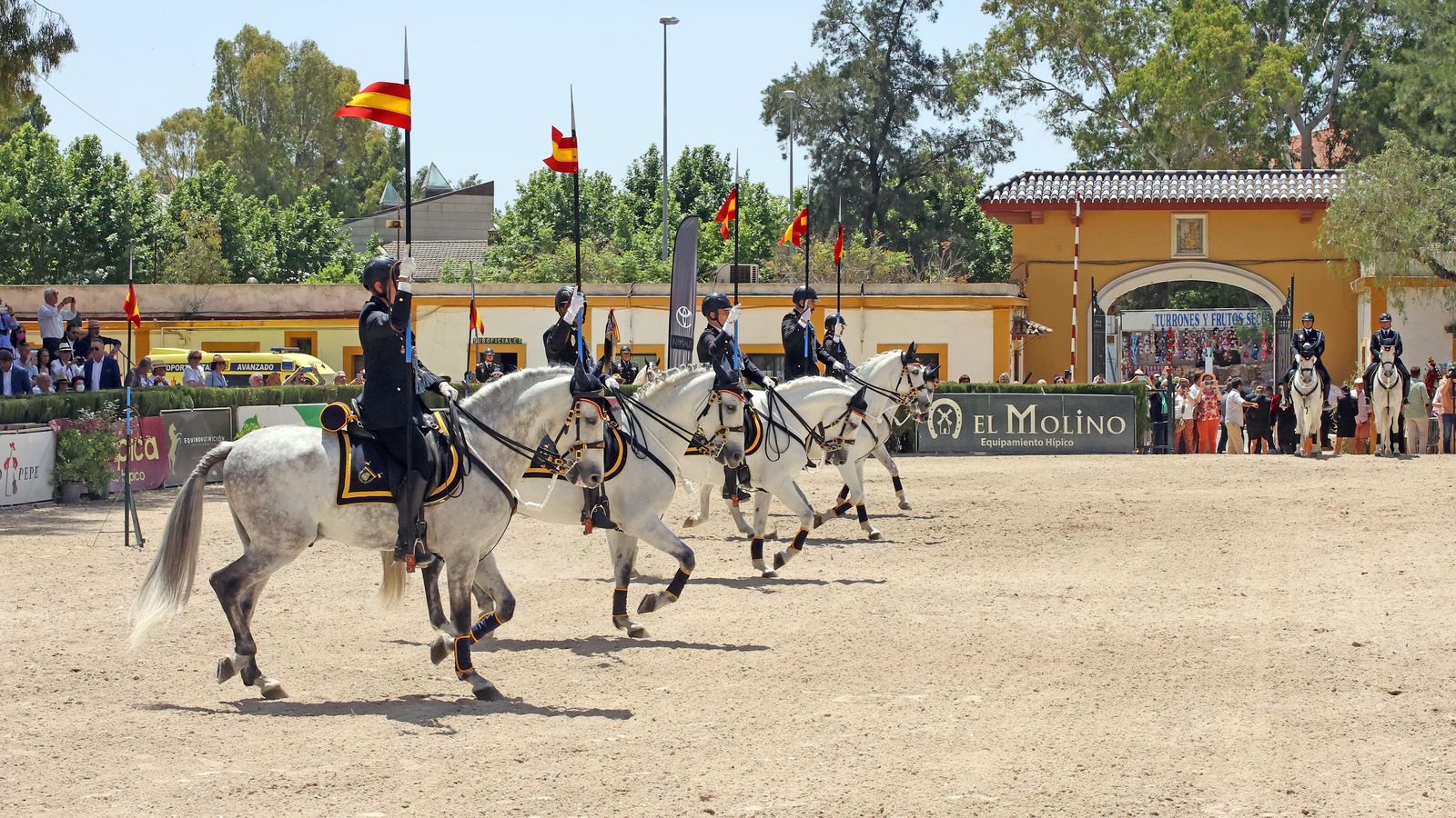 Entrega del Caballo de Oro en Jerez a la Unidad Especial de Caballería de la Policía Nacional.