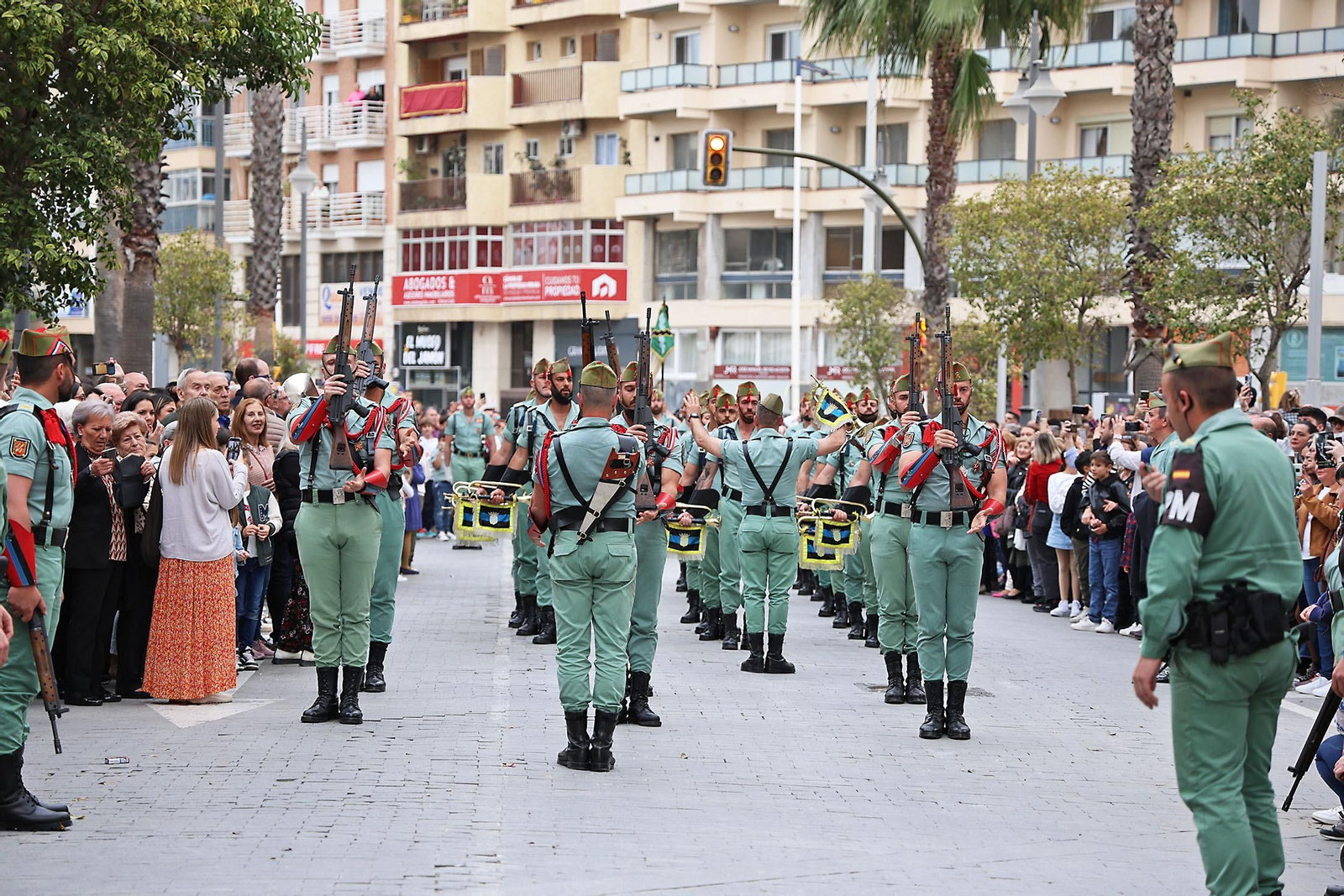 Las mejores imágenes del Sábado de Pasión en Huelva: La Legión con el Cristo de la Vera+Cruz